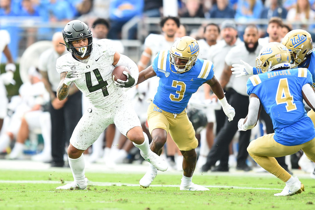 Kayvon Thibodeaux has career-high 9 tackles, 4.5 for loss for No. 10 Oregon  Ducks in 34-31 win at UCLA 