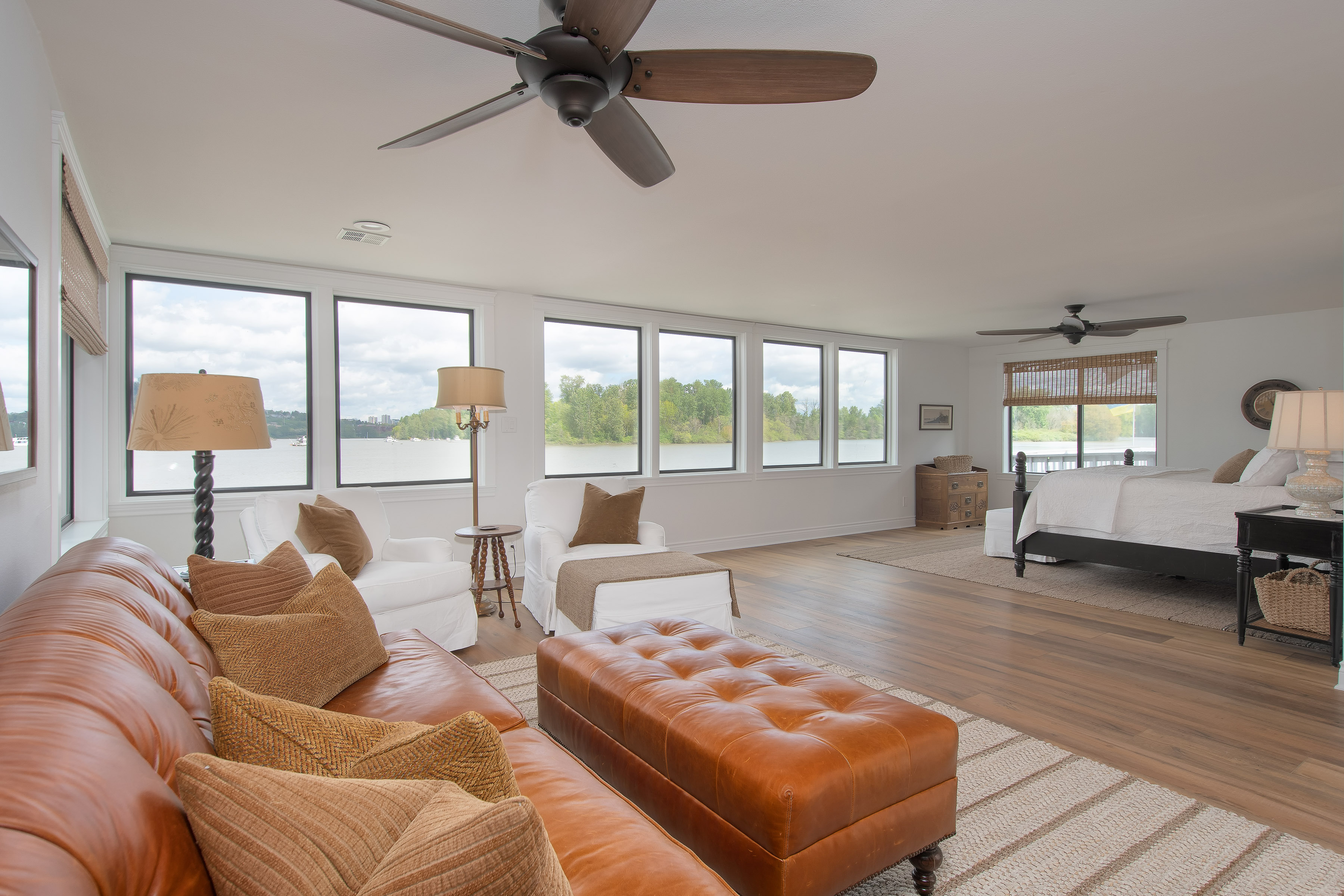 Oregon Yacht Club floating home