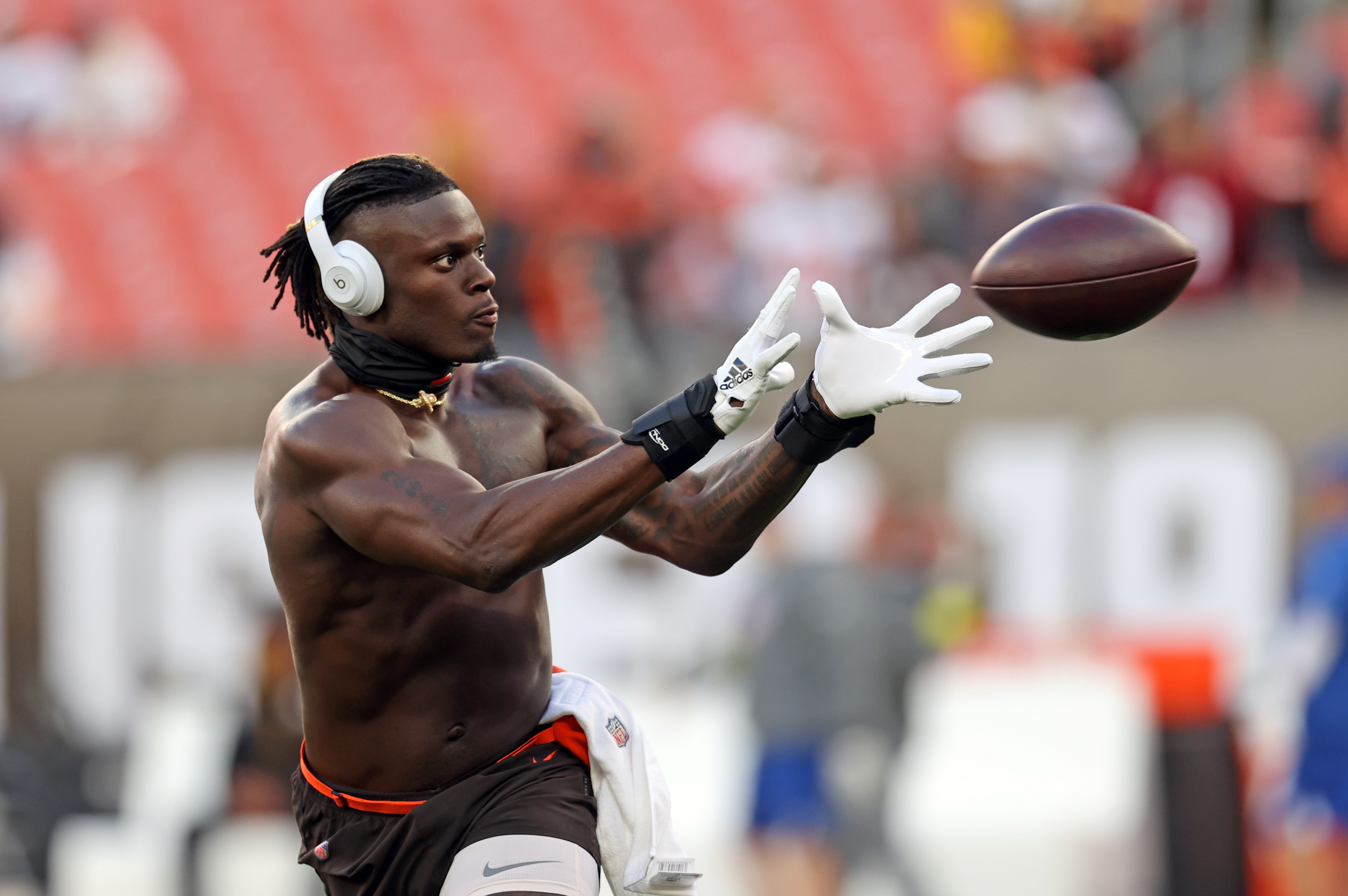 Cleveland Browns tight end David Njoku (85) walks off of the field at  halftime during an NFL pre-season football game against the Washington  Commanders, Friday, Aug. 11, 2023, in Cleveland. (AP Photo/Kirk