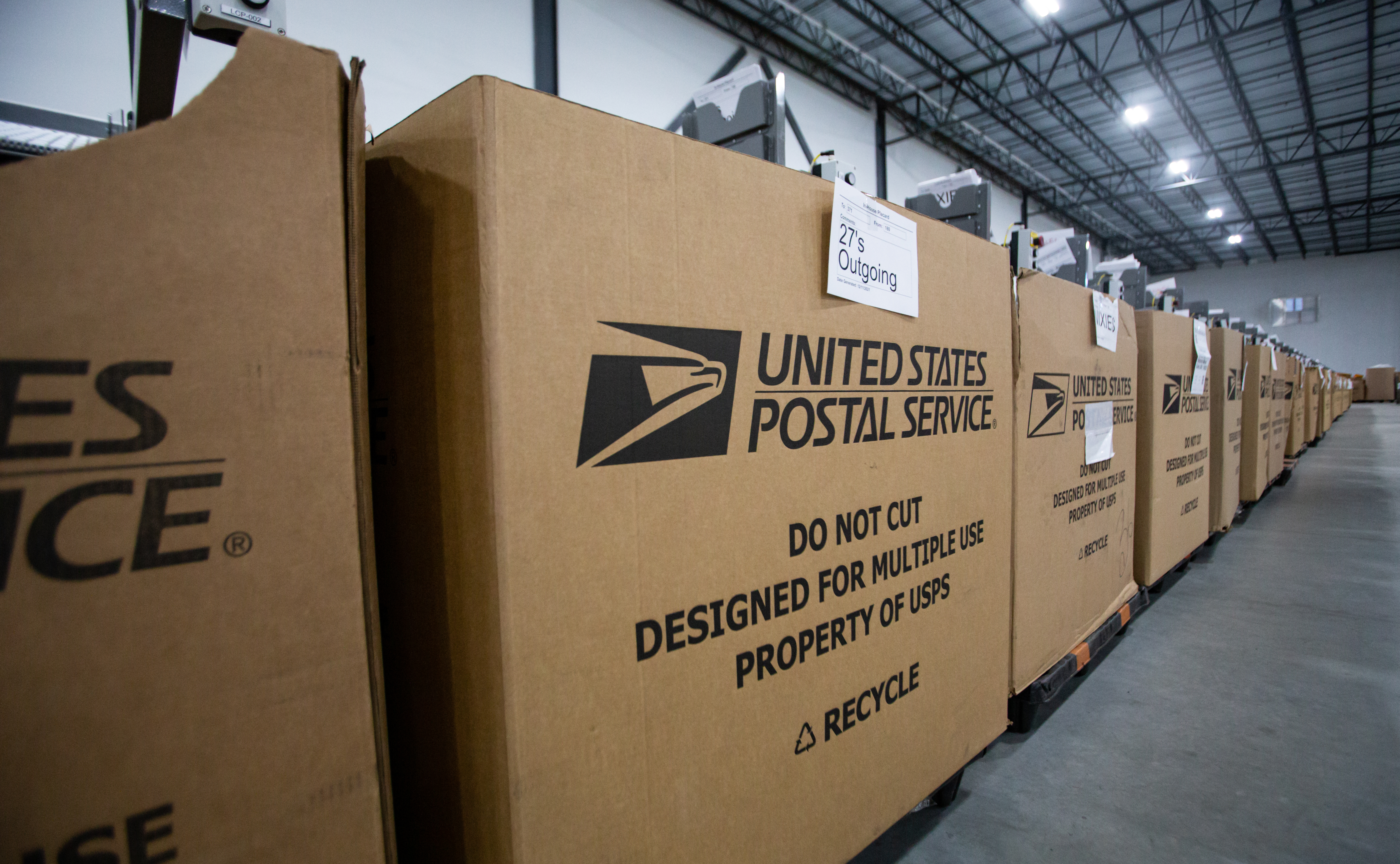 USPS provides shipping deadlines ahead of busy holiday season