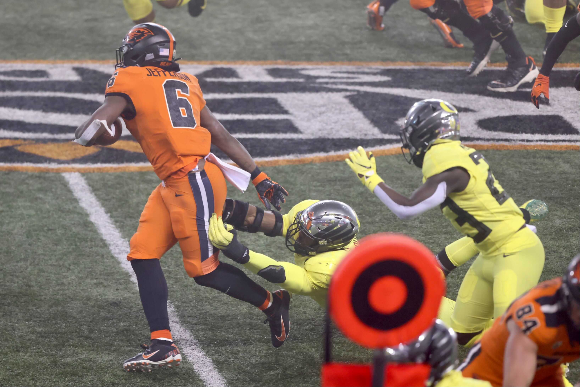 Oregon Ducks Vs. Oregon State Beavers Football: Nov. 27, 2020 ...