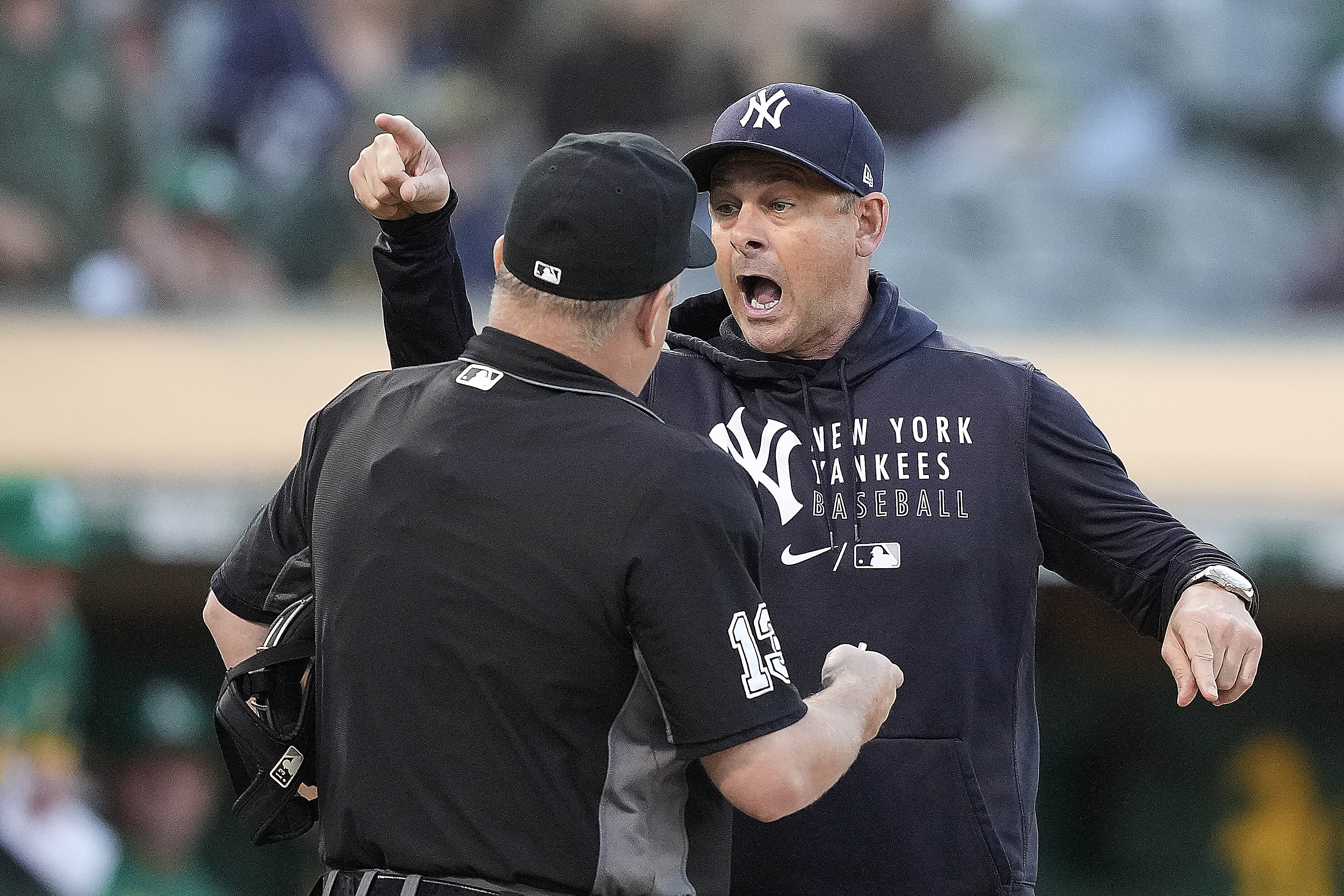 Carig: Why Yankees manager Aaron Boone needed to stand up for his