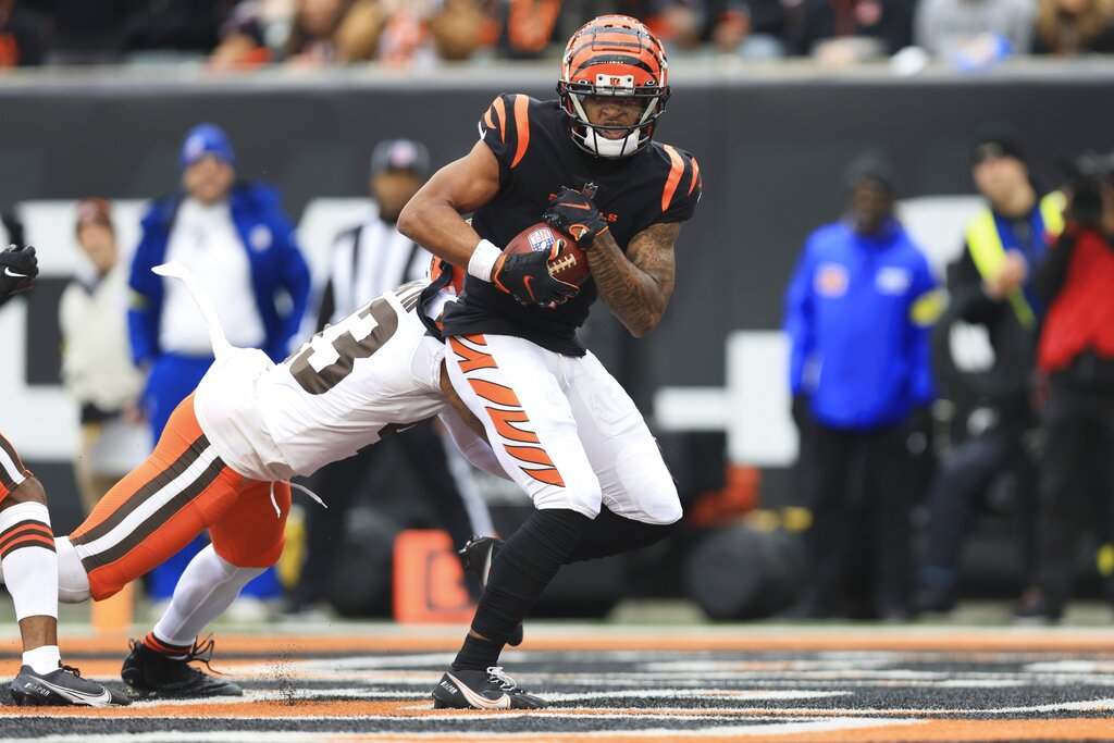 Tee Higgins limited in Cincinnati-Cleveland game by hamstring injury