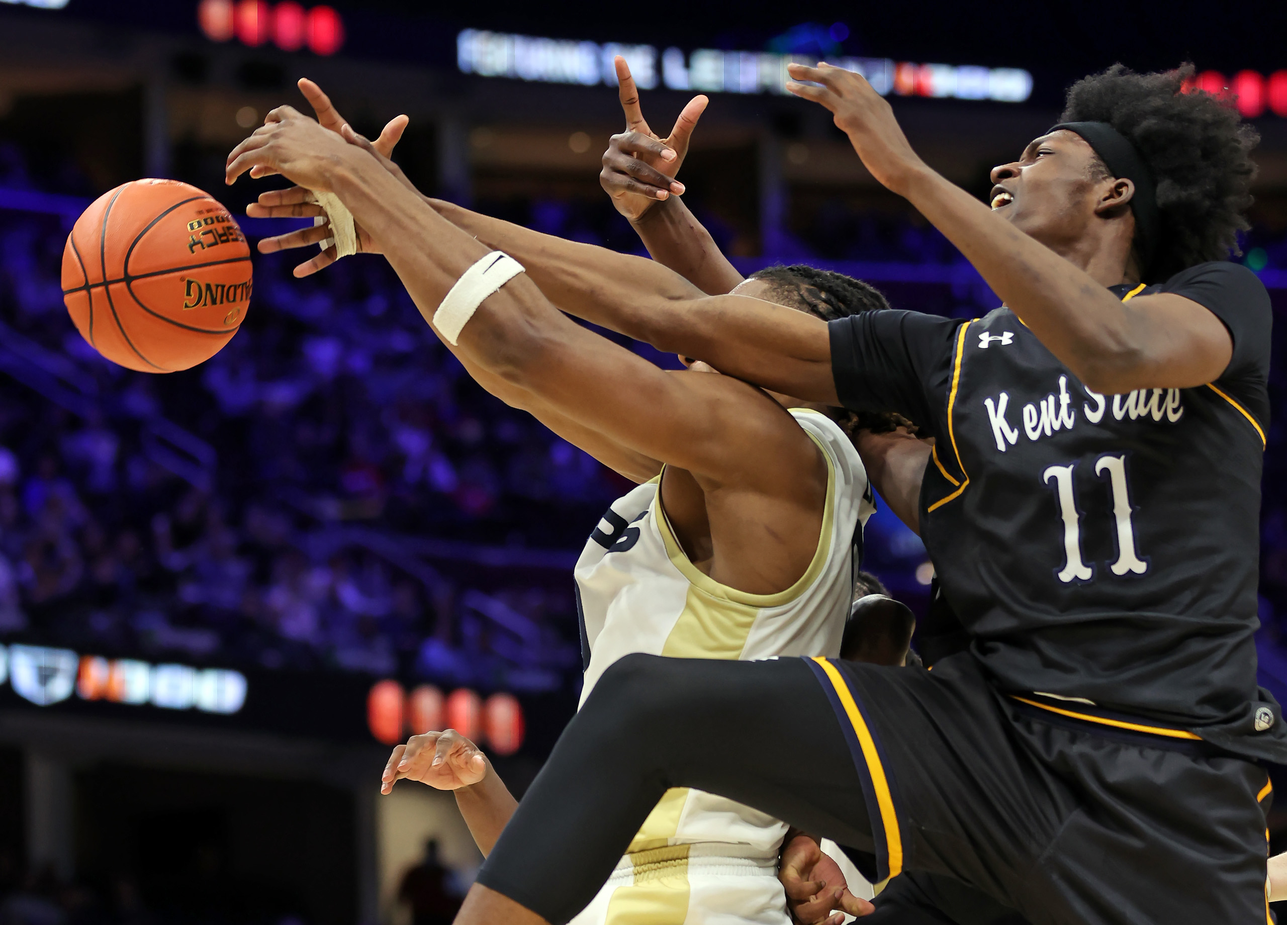 MAC Men's basketball semifinals: Akron Zips vs. Kent State Golden ...