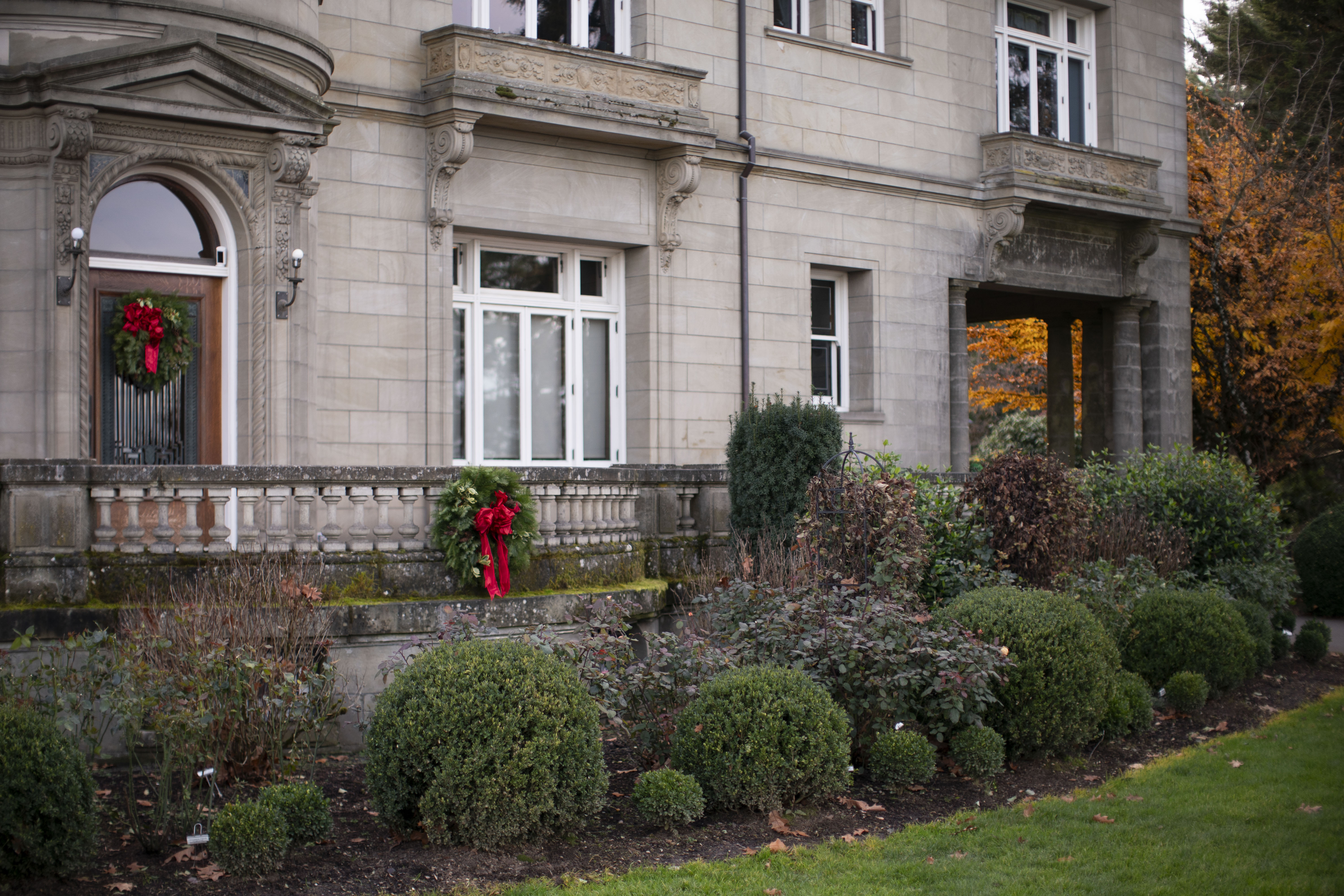 Pittock Mansion's 'Home for the Holidays' features Christmas decor galore –  Here is Oregon - hereisoregon.com, image size:6000x4000