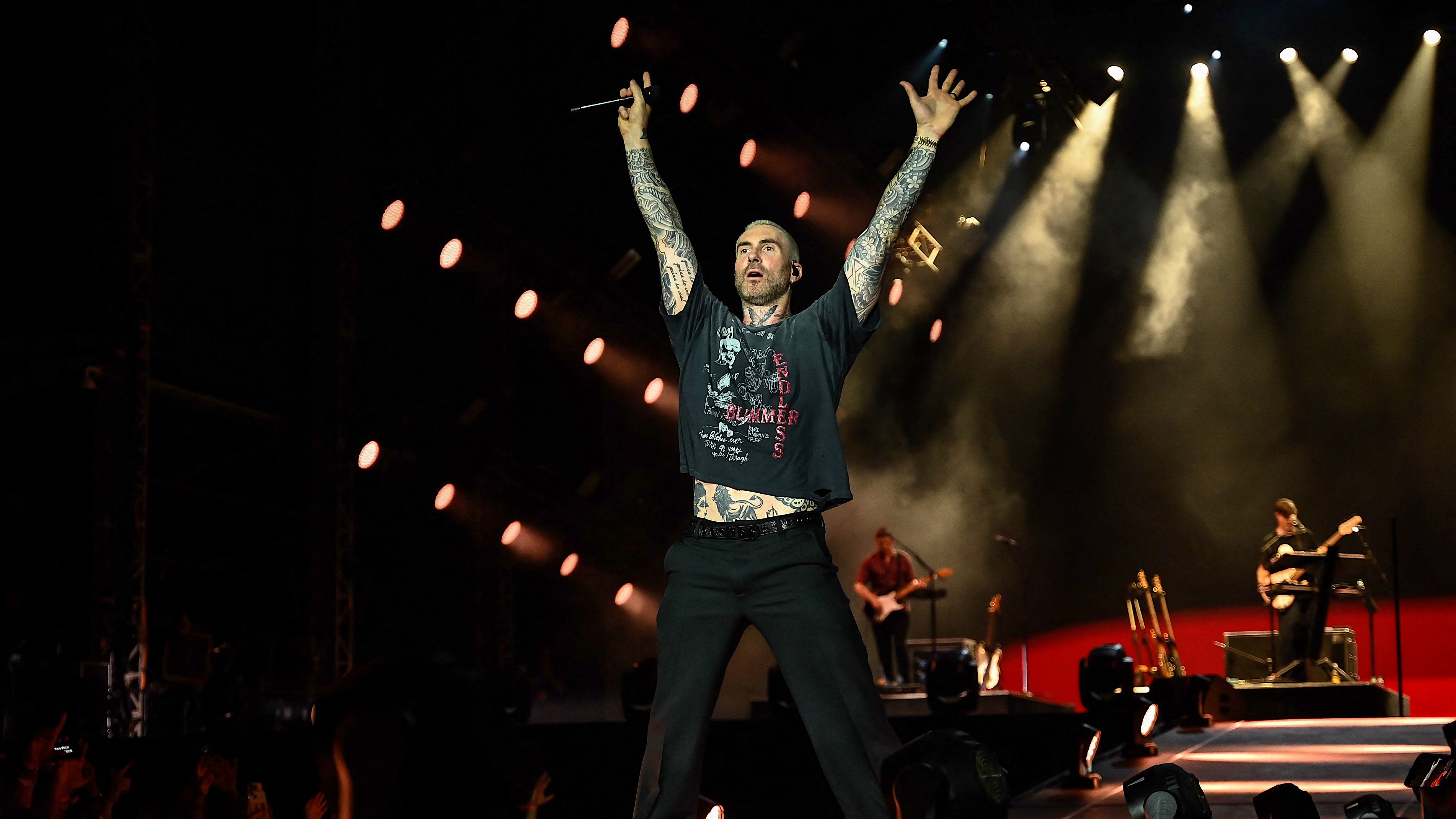 Maroon 5: LOVE IS LIKE Tour