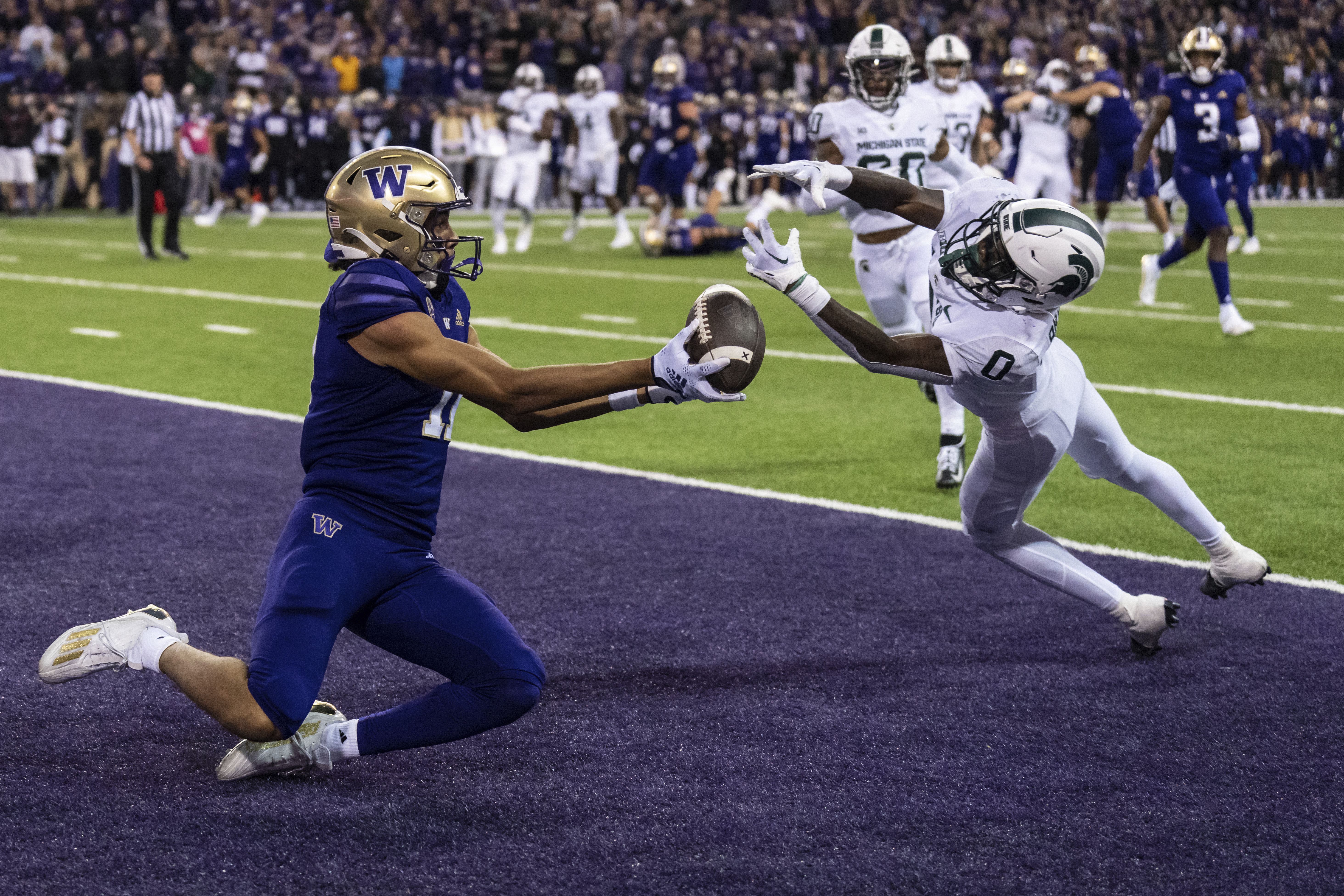 Watch Washington Huskies Football Games outside USA on Peacock