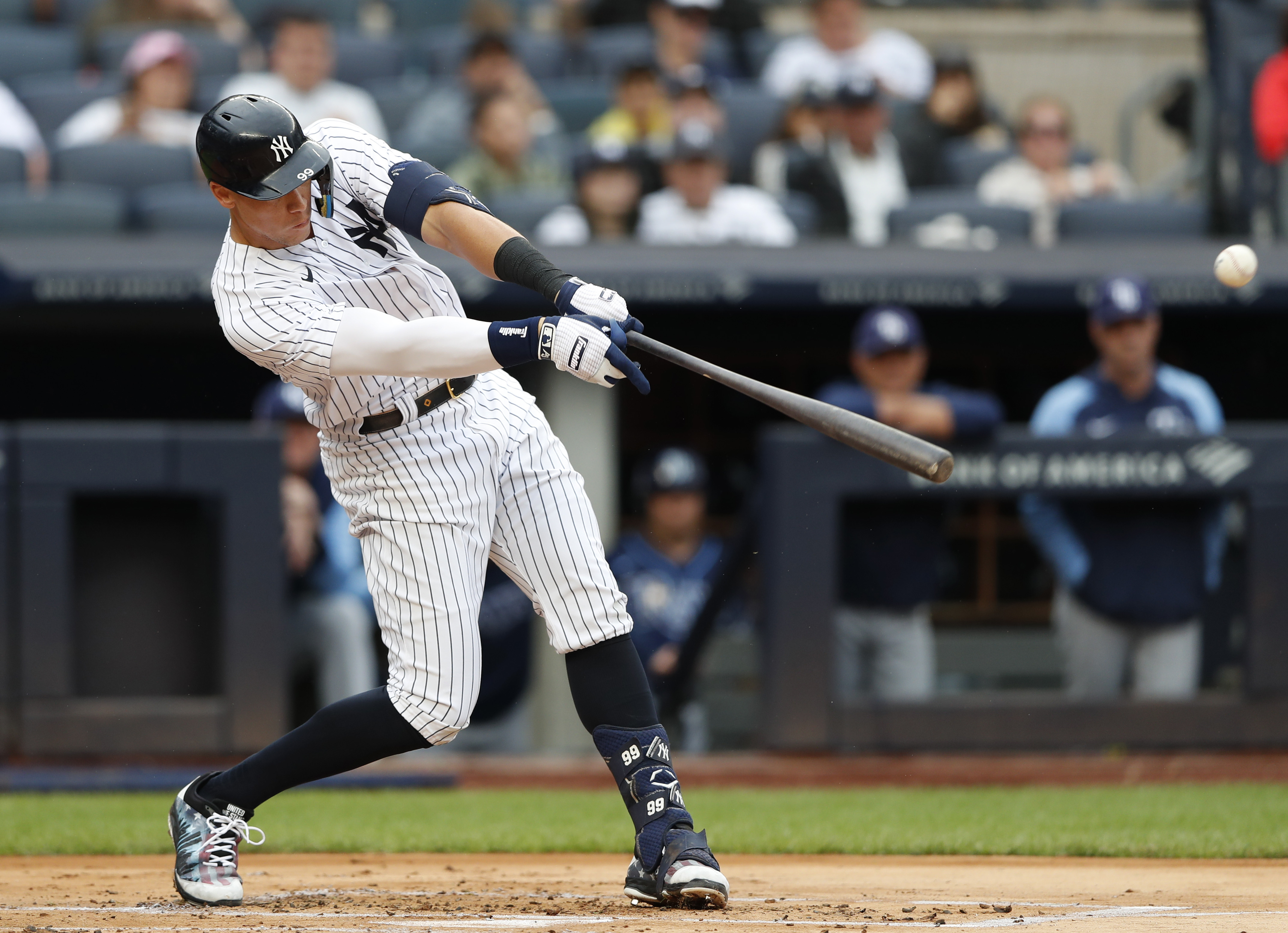 Aaron Judge hits home run 61, but Barry Bonds holds record - Sports  Illustrated