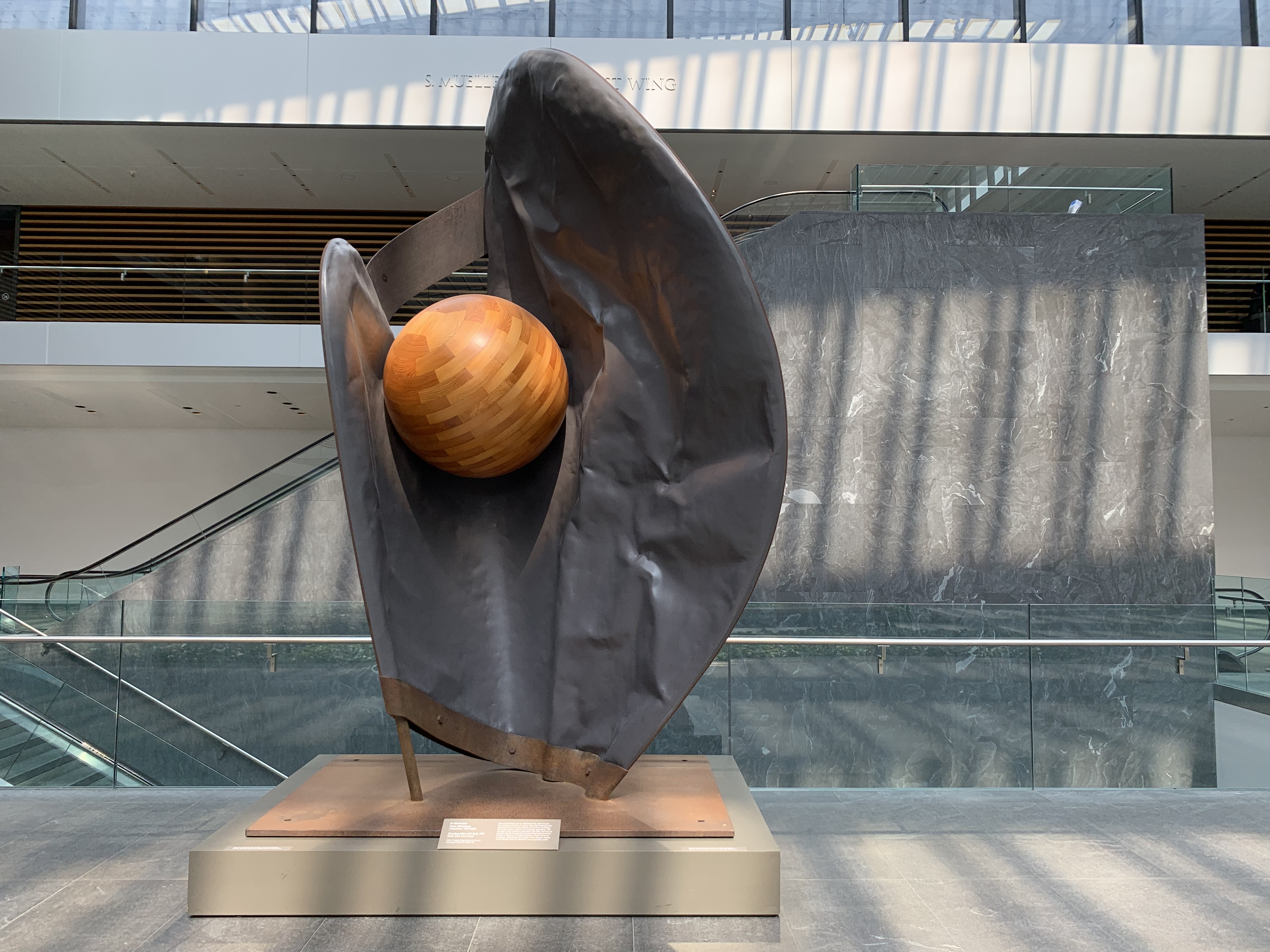 1997年発行 美品GILBERTANDEアート新聞 Agnès b. 1997年発行 美品