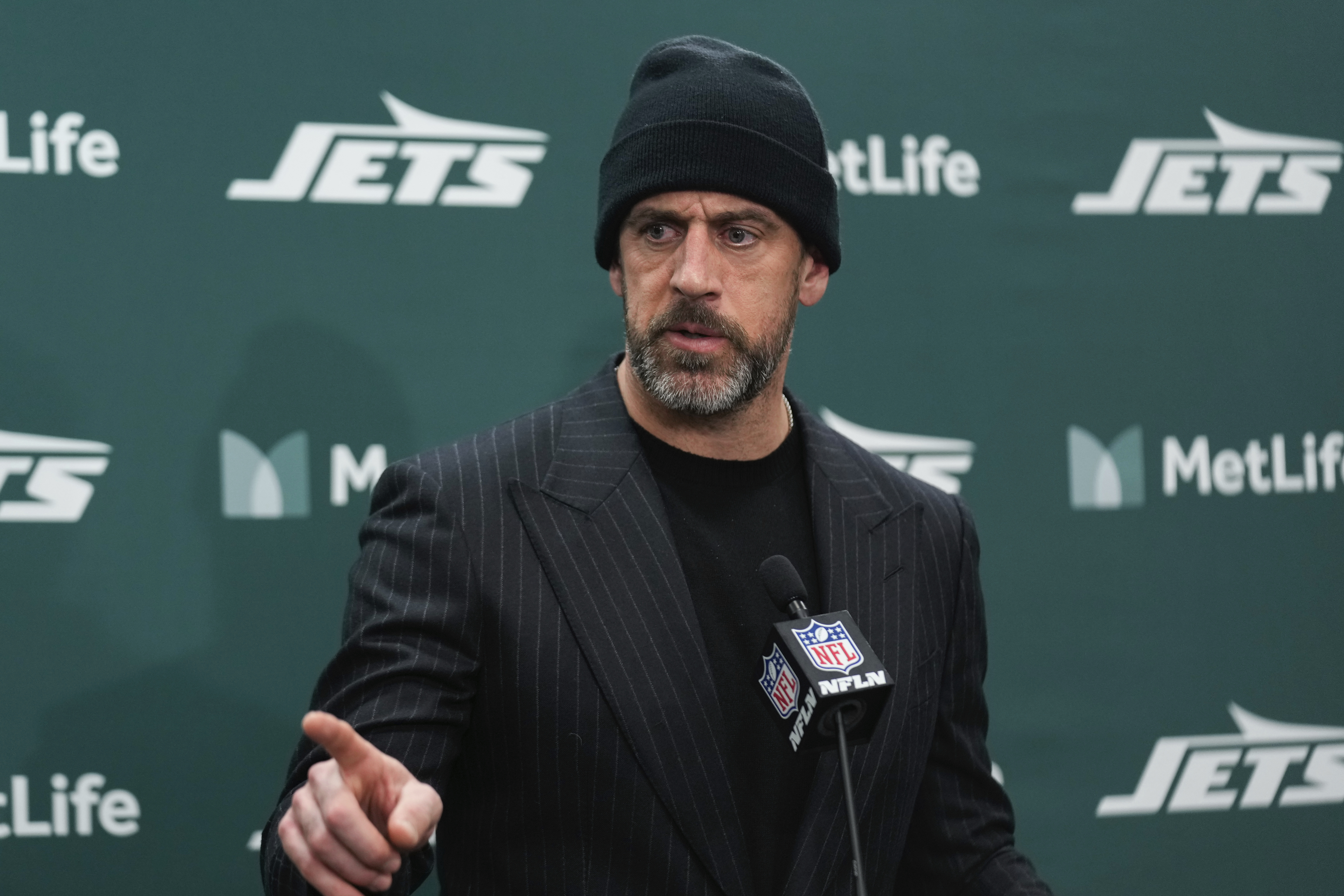 does aaron rodgers chew tobacco NFL legend wants Aaron Rodgers to go 'chew on bark,' not sign with beloved  team