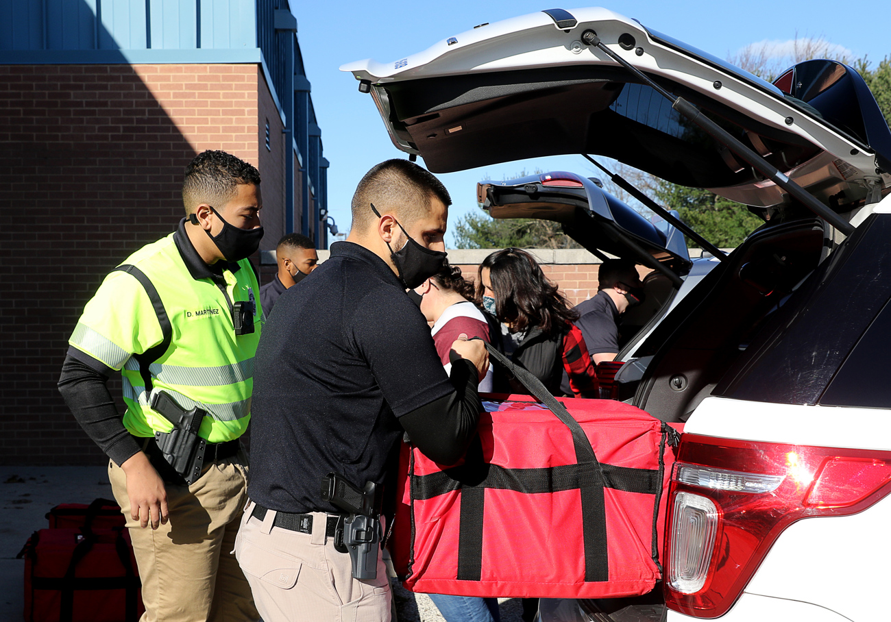 Glassboro Police prepare and deliver Christmas dinners to seniors, Dec. 6, 2020