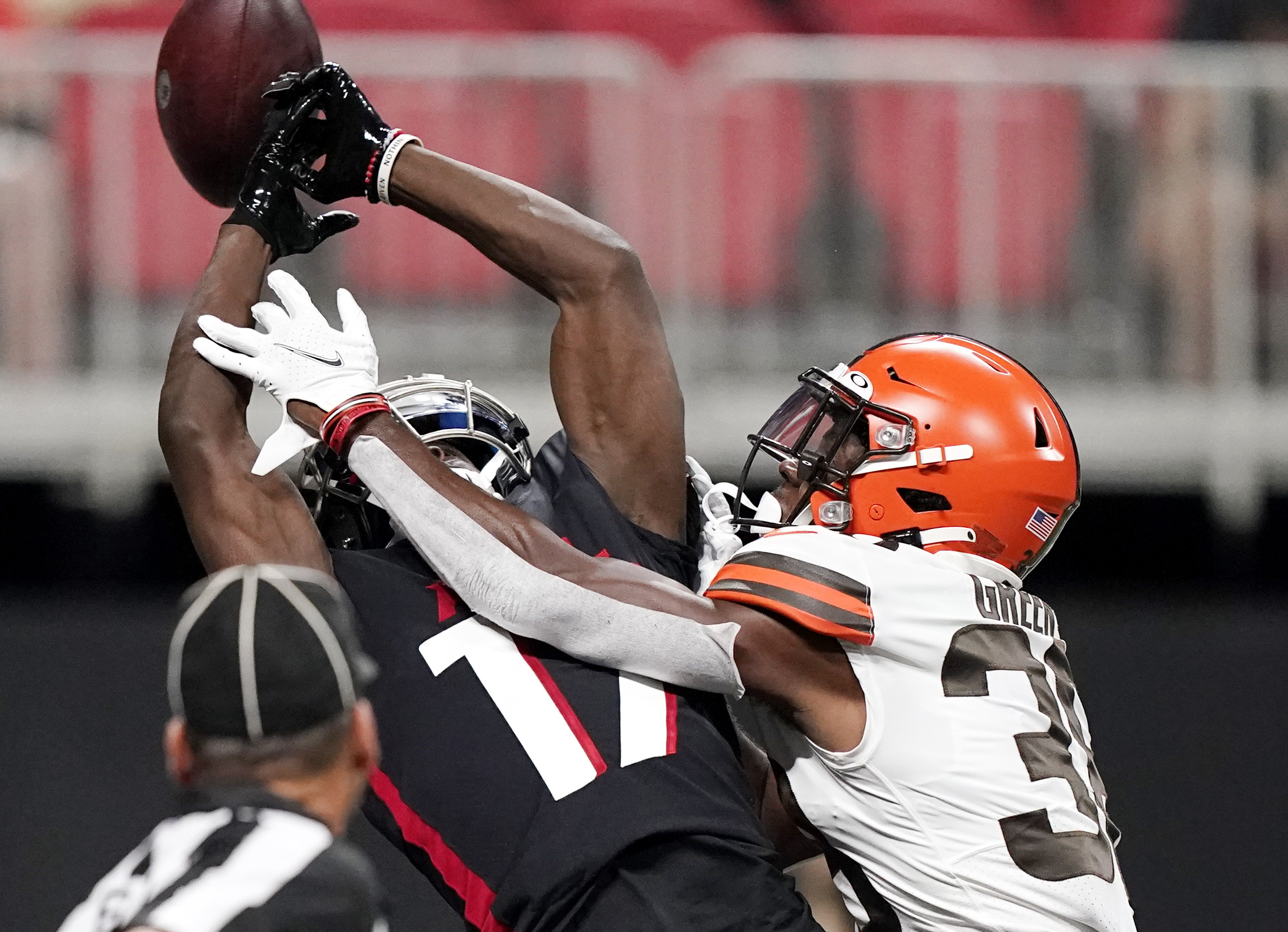 A.J. Green III Cleveland Browns Game-Used Black Nike Gloves vs. Los Angeles  Chargers on October 9 2022