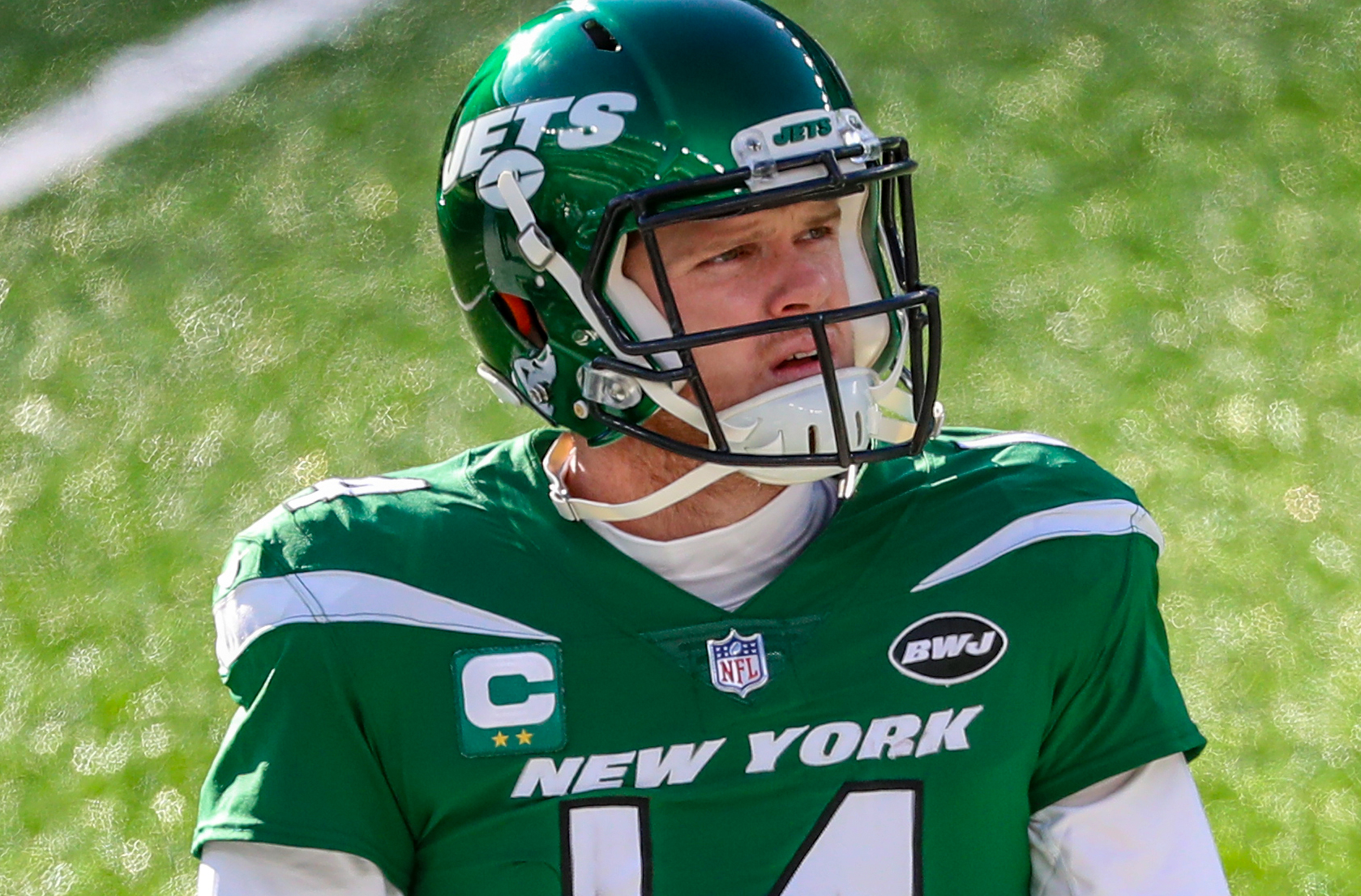 Jets trade QB Sam Darnold to Panthers for package of draft picks