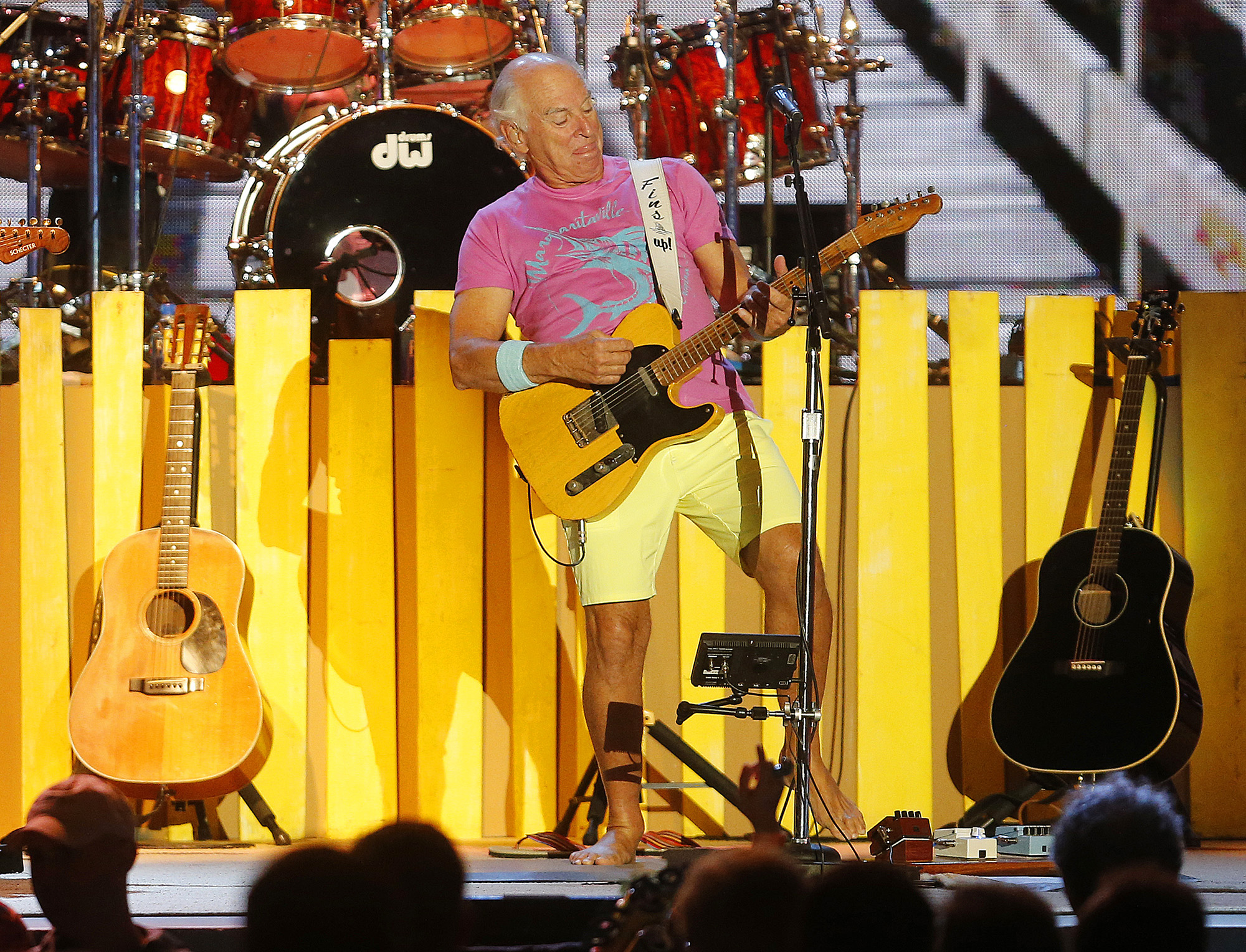 Jimmy Buffett Performs Margaritaville and Stars Fell On Alabama