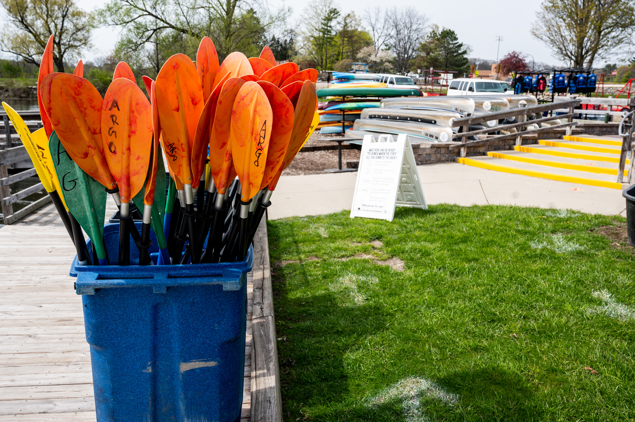 Warm weather draws kayakers, canoers to Gallup Park Canoe Livery