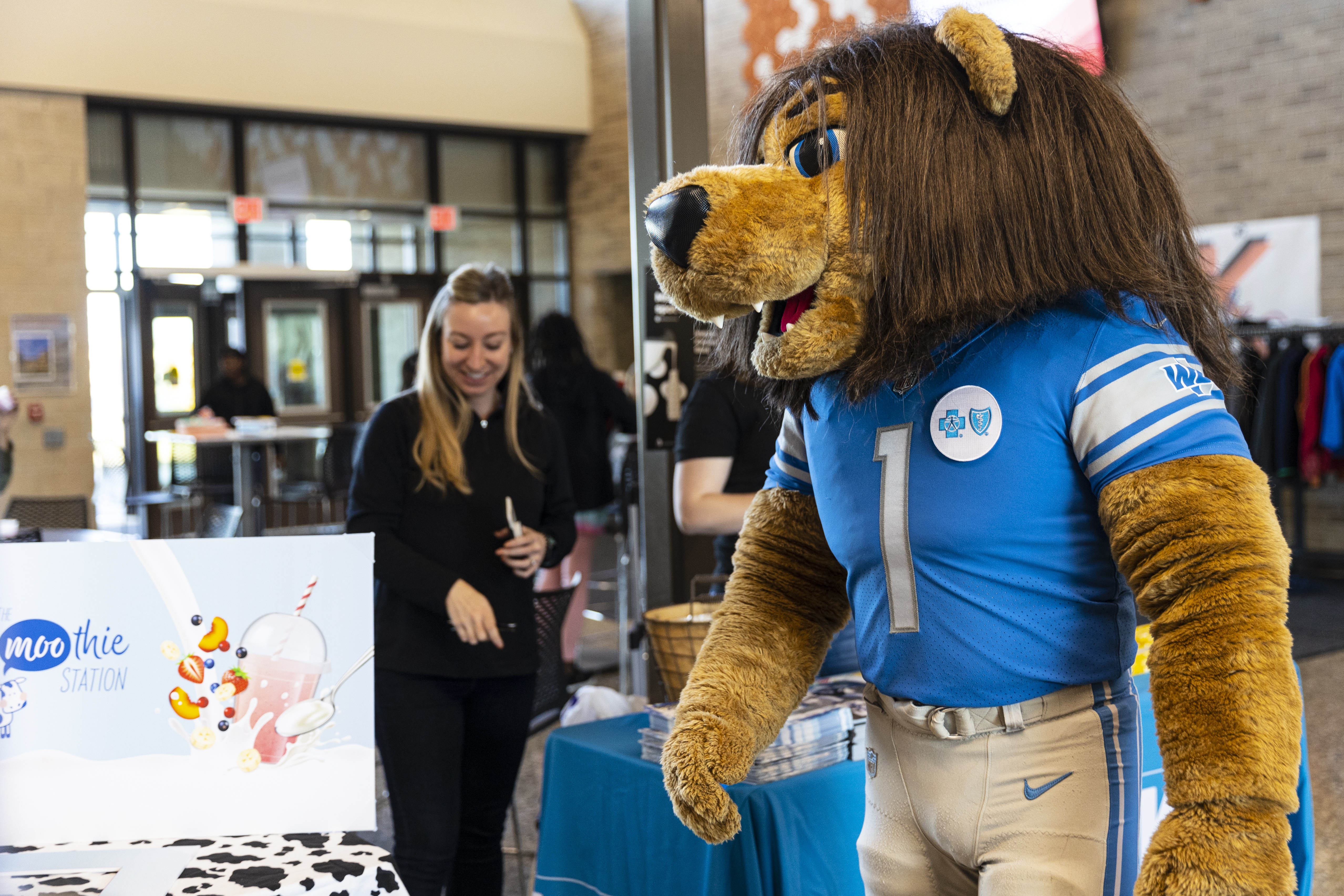 Detroit Lions mascot 'Roary' visits to encourage health for kids