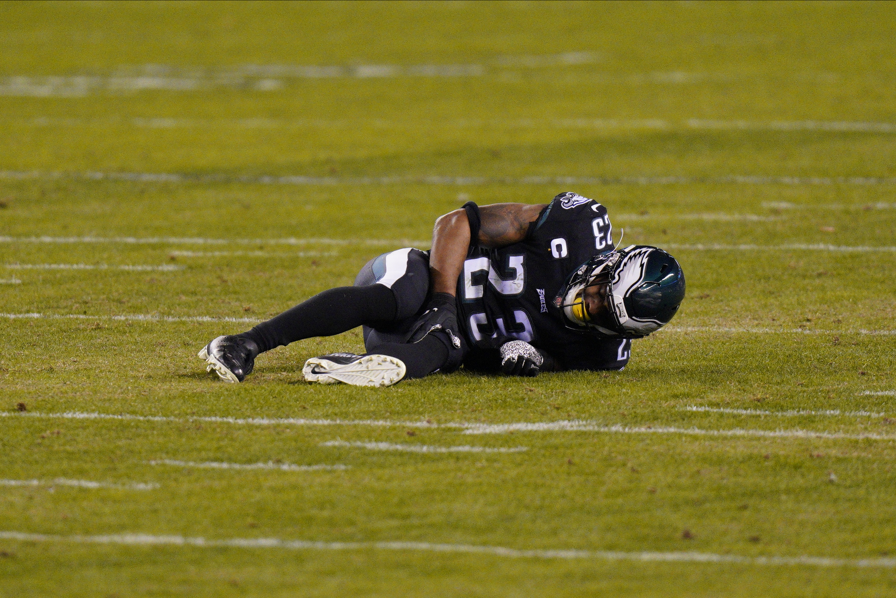 Darius Slay, Rodney McLeod among Eagles who kneel during national anthem;  team wears 'Black Lives Matter' shirts pregame 