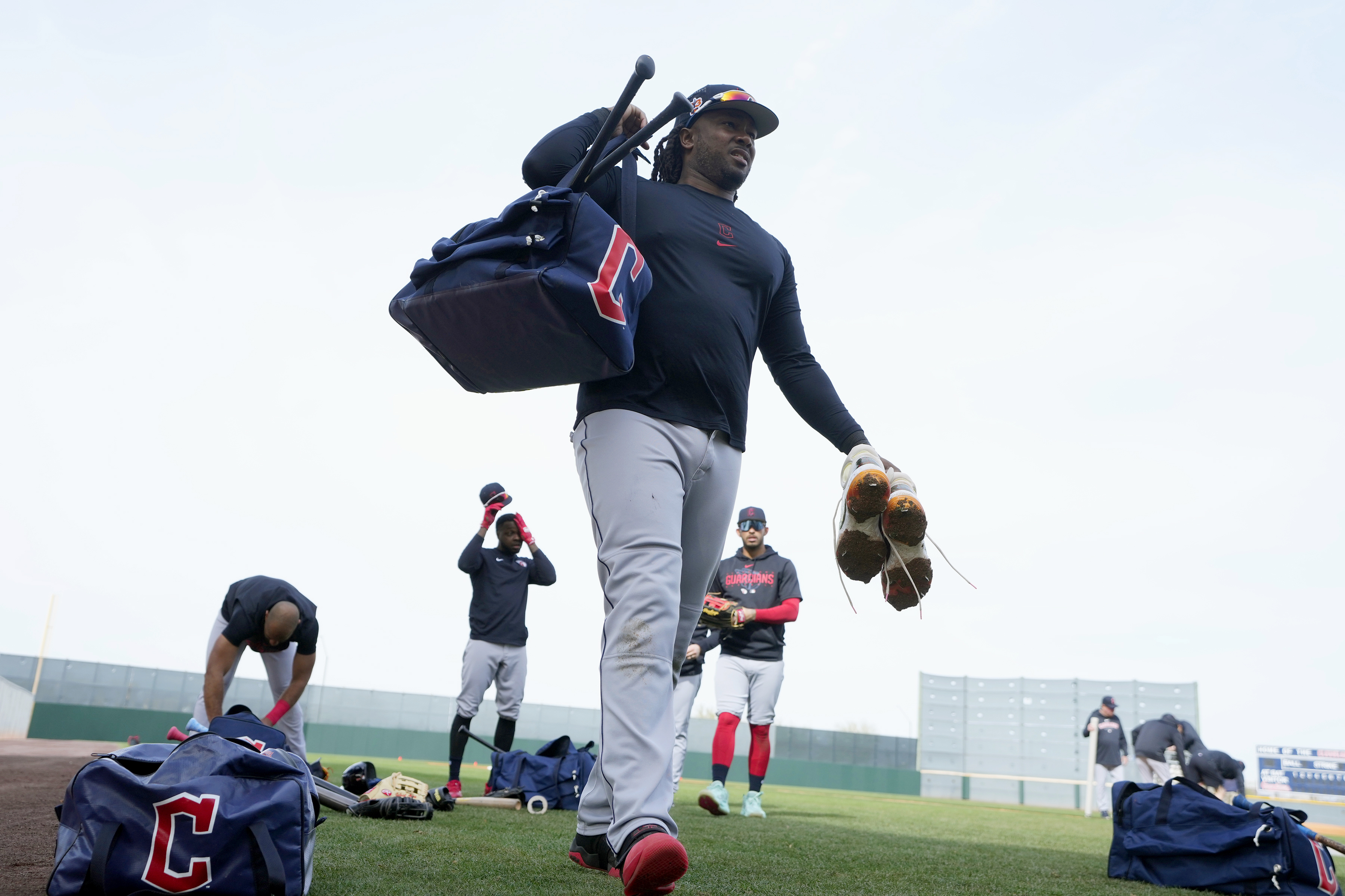 Terry Francona takes out lineup card for Cleveland Guardians' final game of  2023 