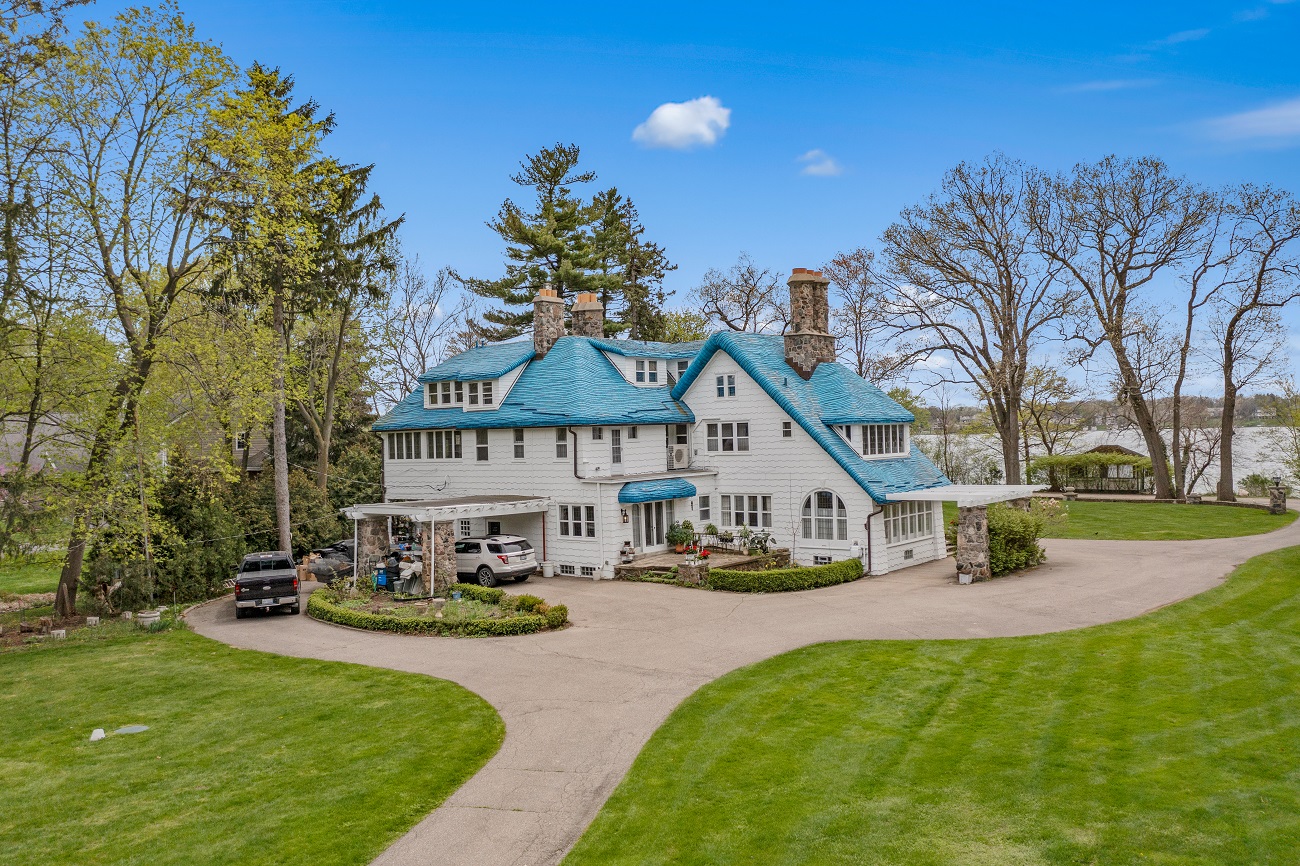 Mansion for sale at 2690 Pine Lake Road in West Bloomfield, Michigan