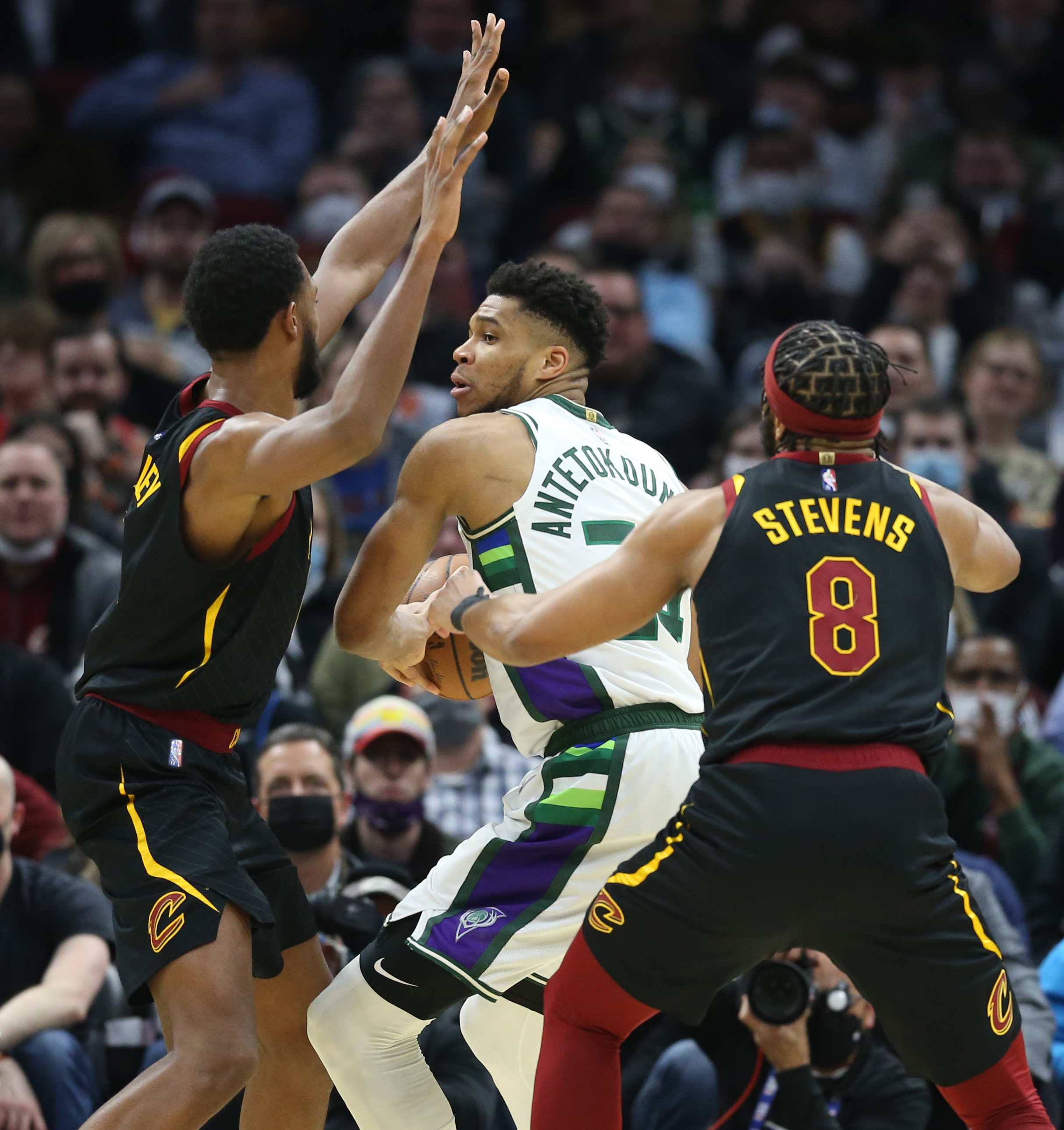 Cavaliers vs. Bucks Live updates as Cleveland plays regular season finale