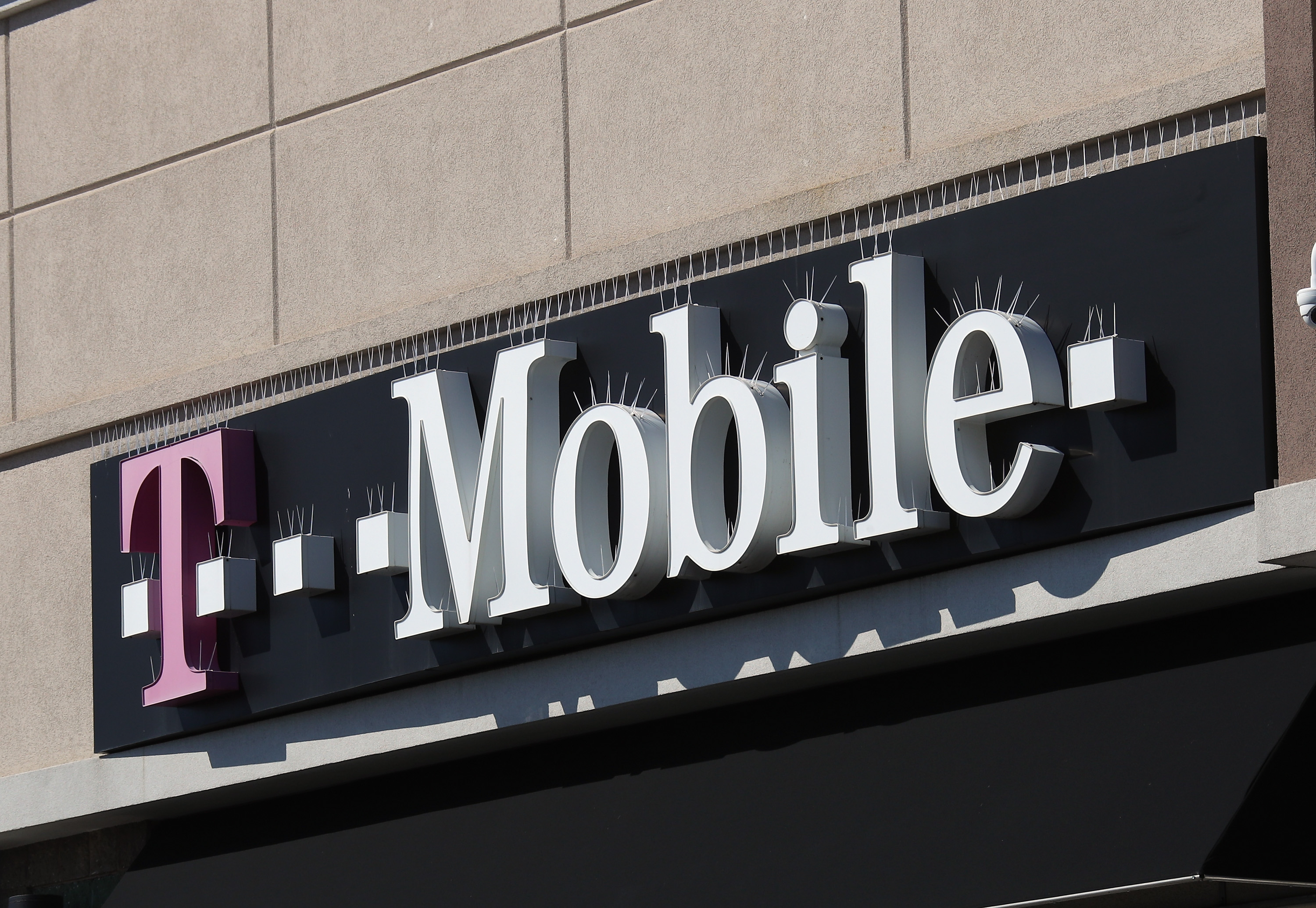 T Mobile Data Breach Exposes Info From 40 Million People Pennlive Com [ 2070 x 3000 Pixel ]