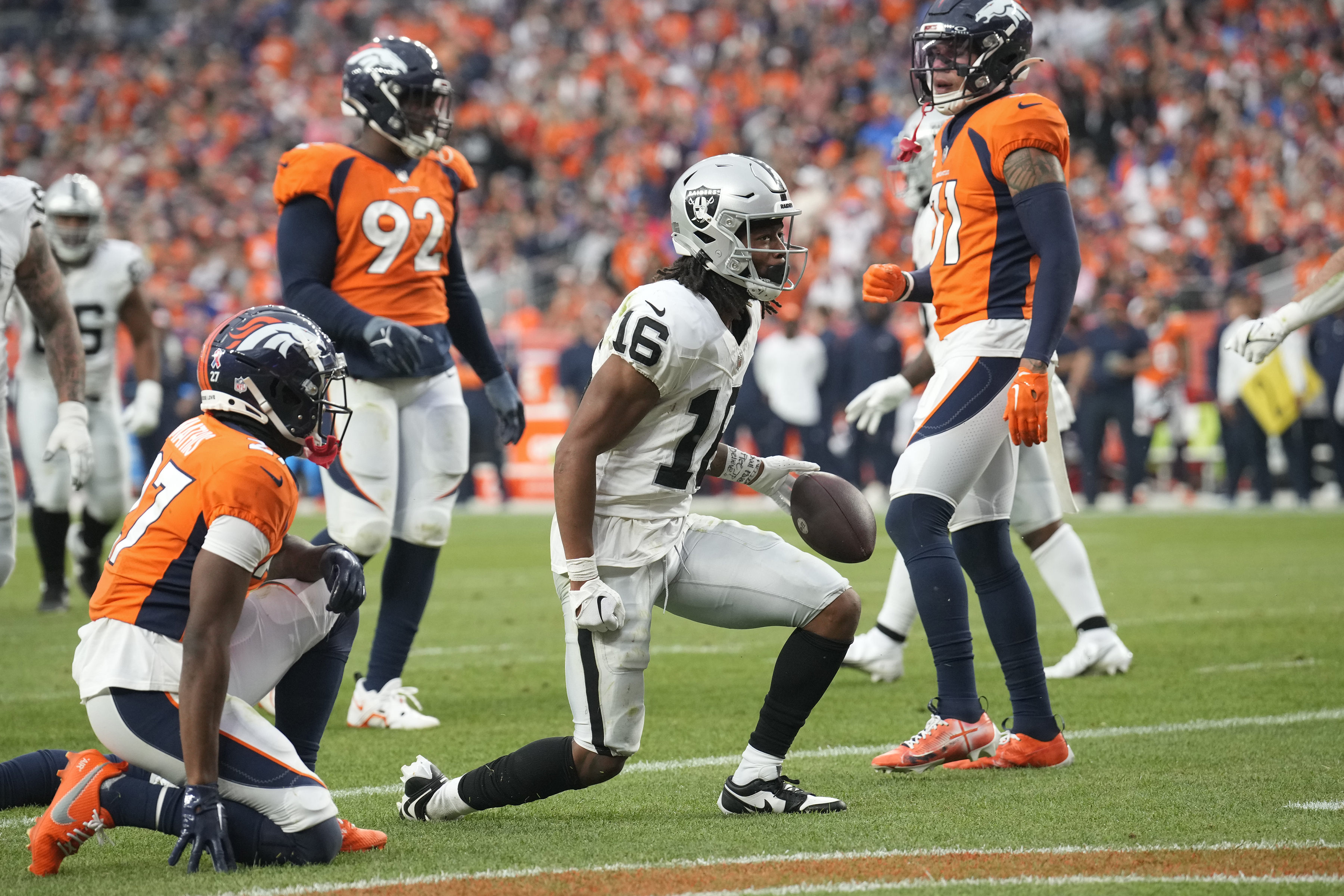 Jakobi Meyers injury: Raiders WR helped off field in Week 1 vs. Broncos -  DraftKings Network