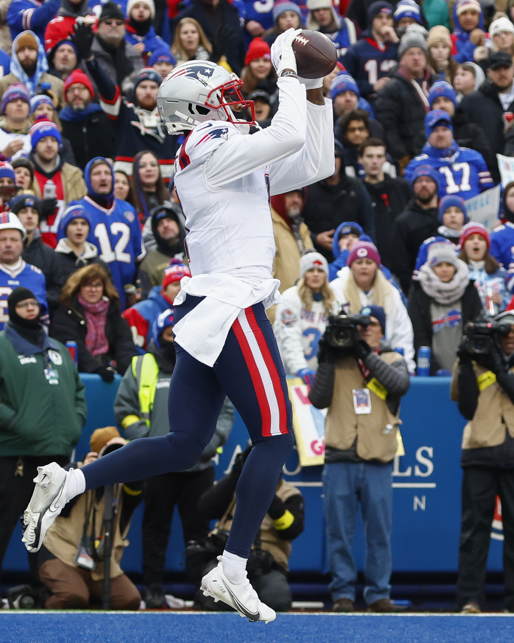 Buffalo Bills linebacker Tremaine Edmunds (49) after catching an  interception during the second half of an NFL football game against the New  England Patriots, Sunday, Jan. 8, 2023, in Orchard Park. (AP