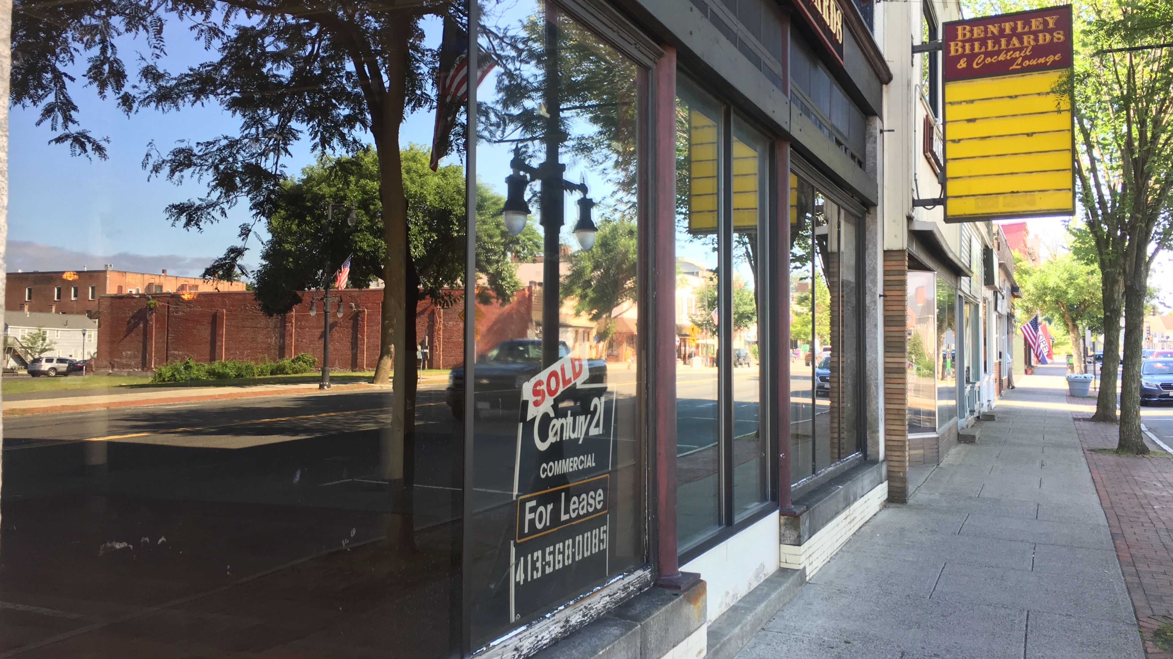 Upscale bar & grill signs lease for Westfield's Lambson building -  