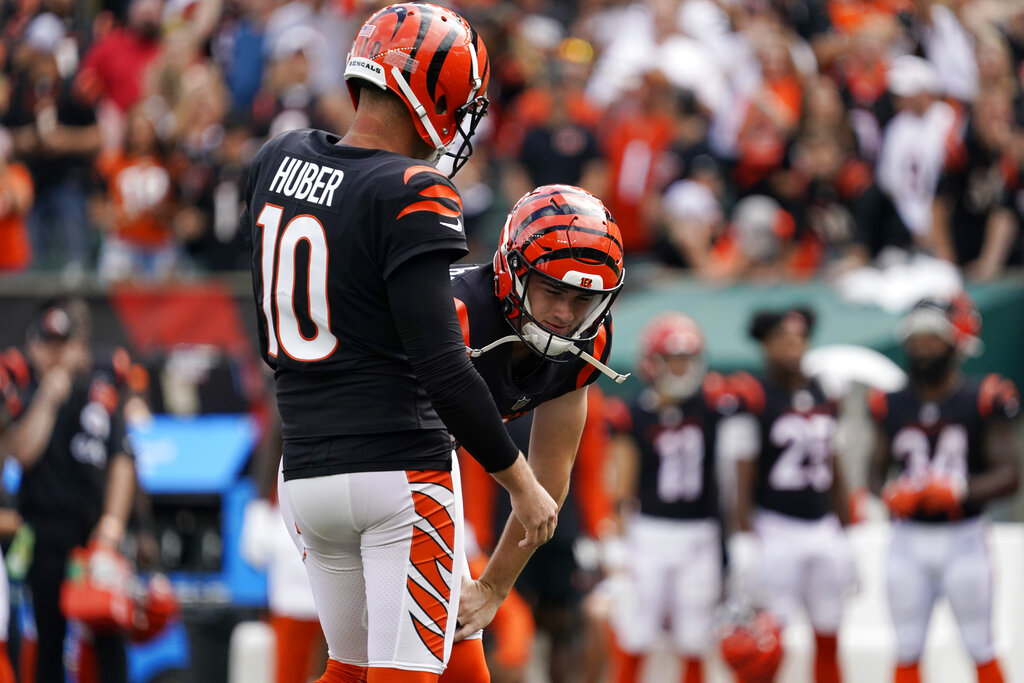 Cincinnati Bengals long snapper Clark Harris (46)during an NFL football  game against the New York Giants, Sunday, Nov. 29, 2020, in Cincinnati. (AP  Photo/Emilee Chinn Stock Photo - Alamy