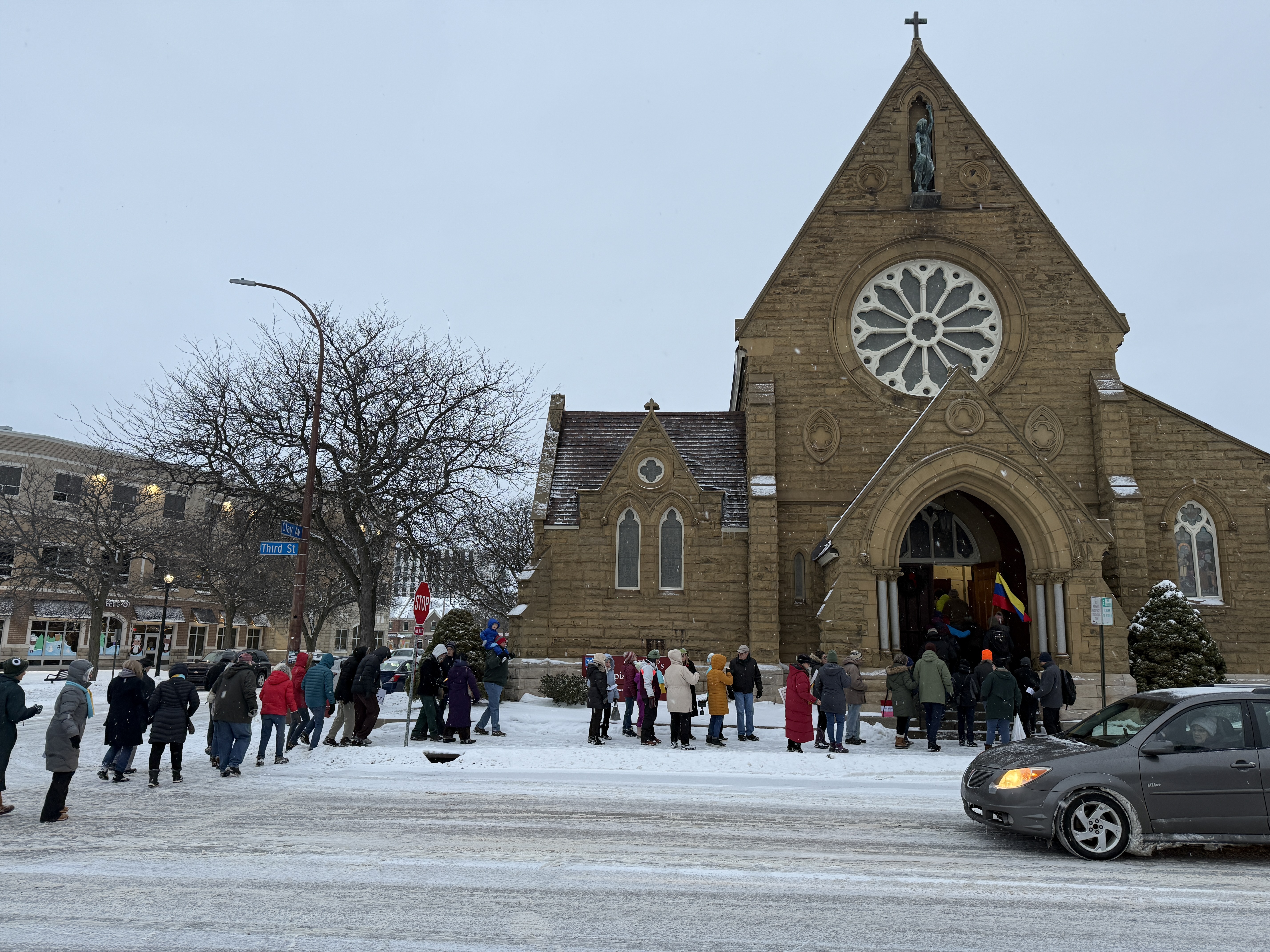 Muskegon community holds candlelight vigil for immigrants(00)