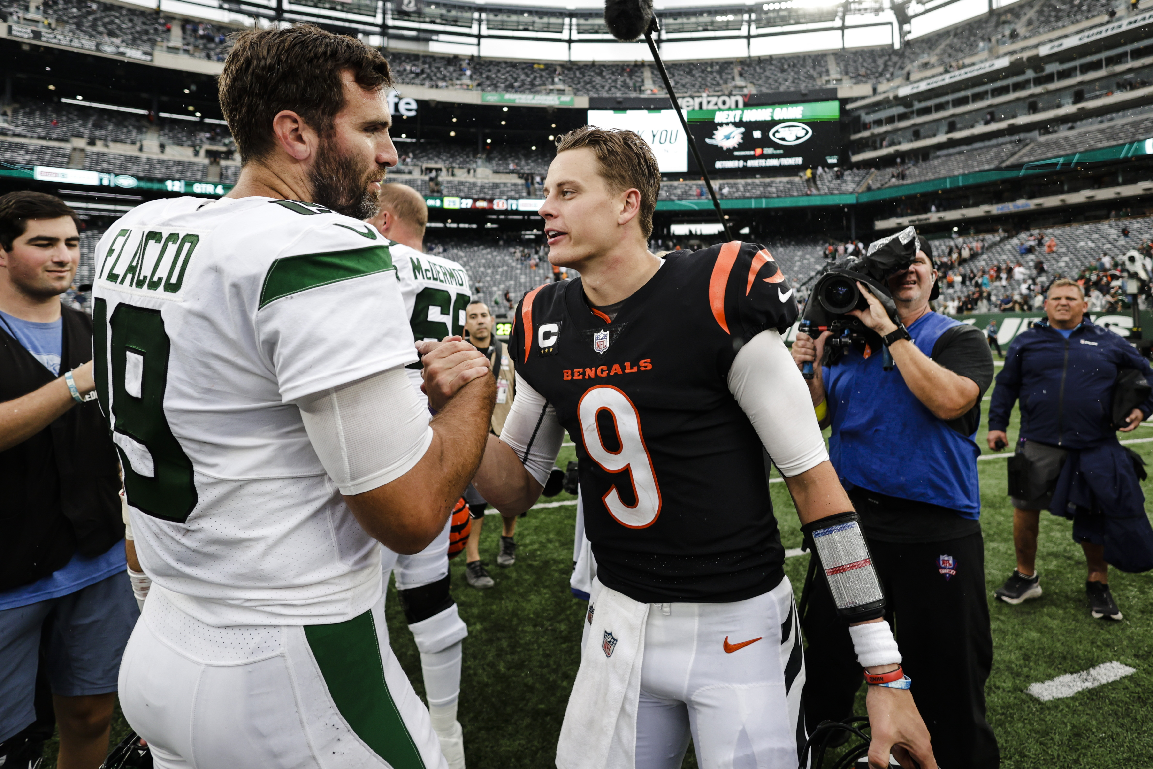 Bengals' Joe Burrow gives Kid Cudi jersey from AFC Championship Game