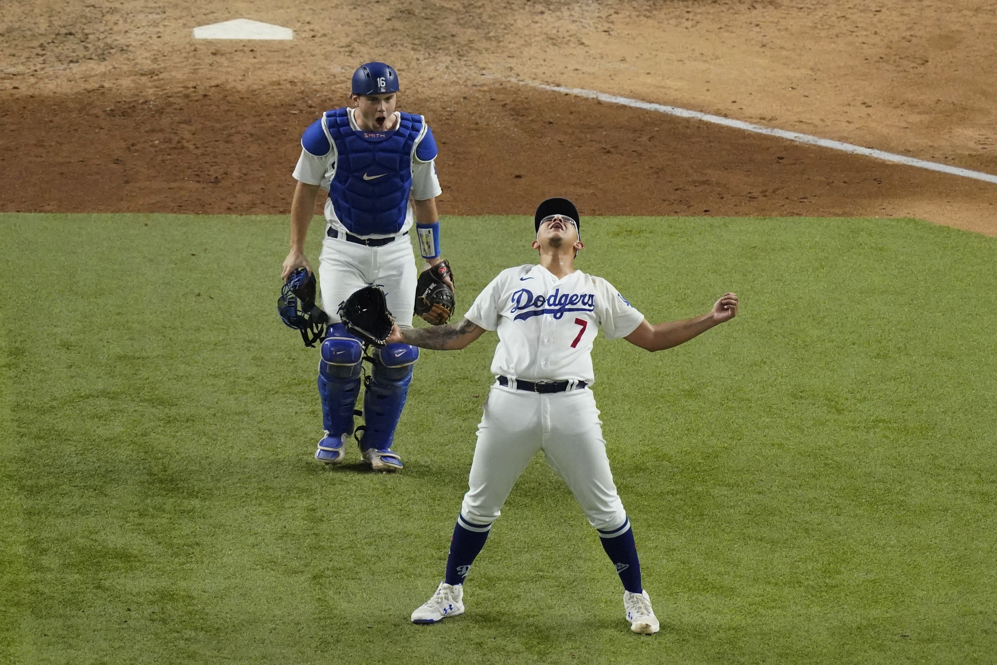 Photos: Mookie Betts robs a home run as Dodgers punch ticket to the World  Series