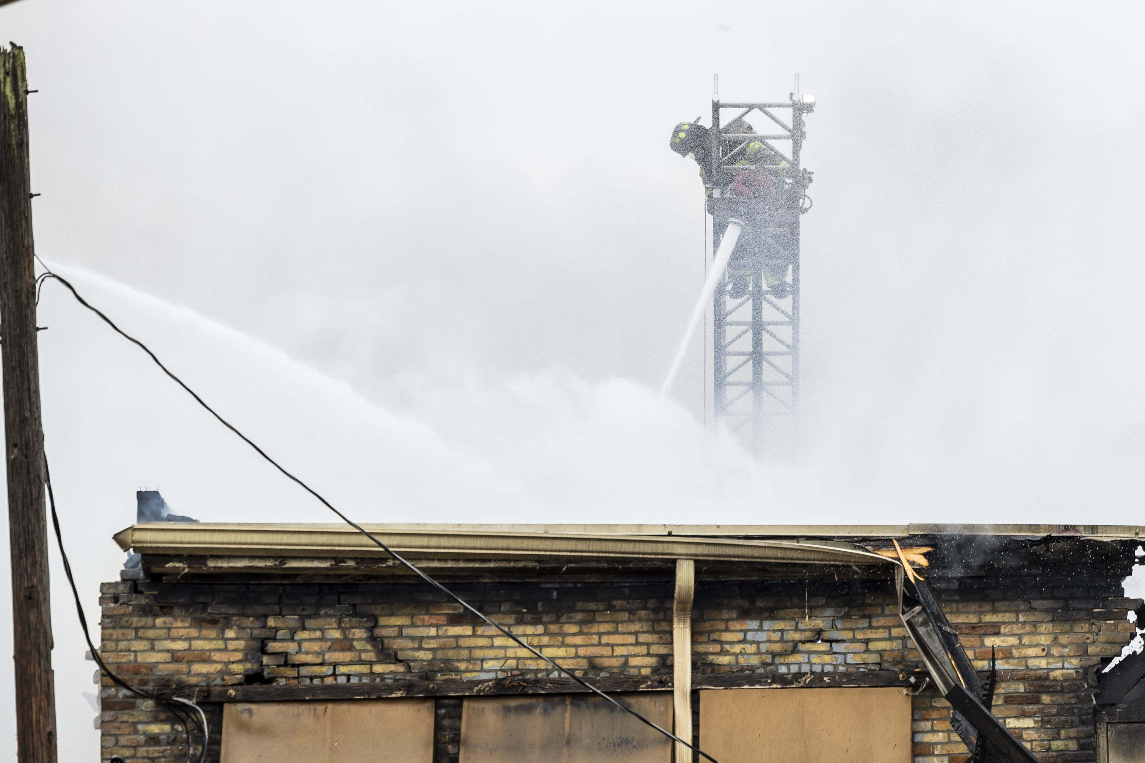 Fire and smoke engulf Mode’s Tavern in Bay City - mlive.com