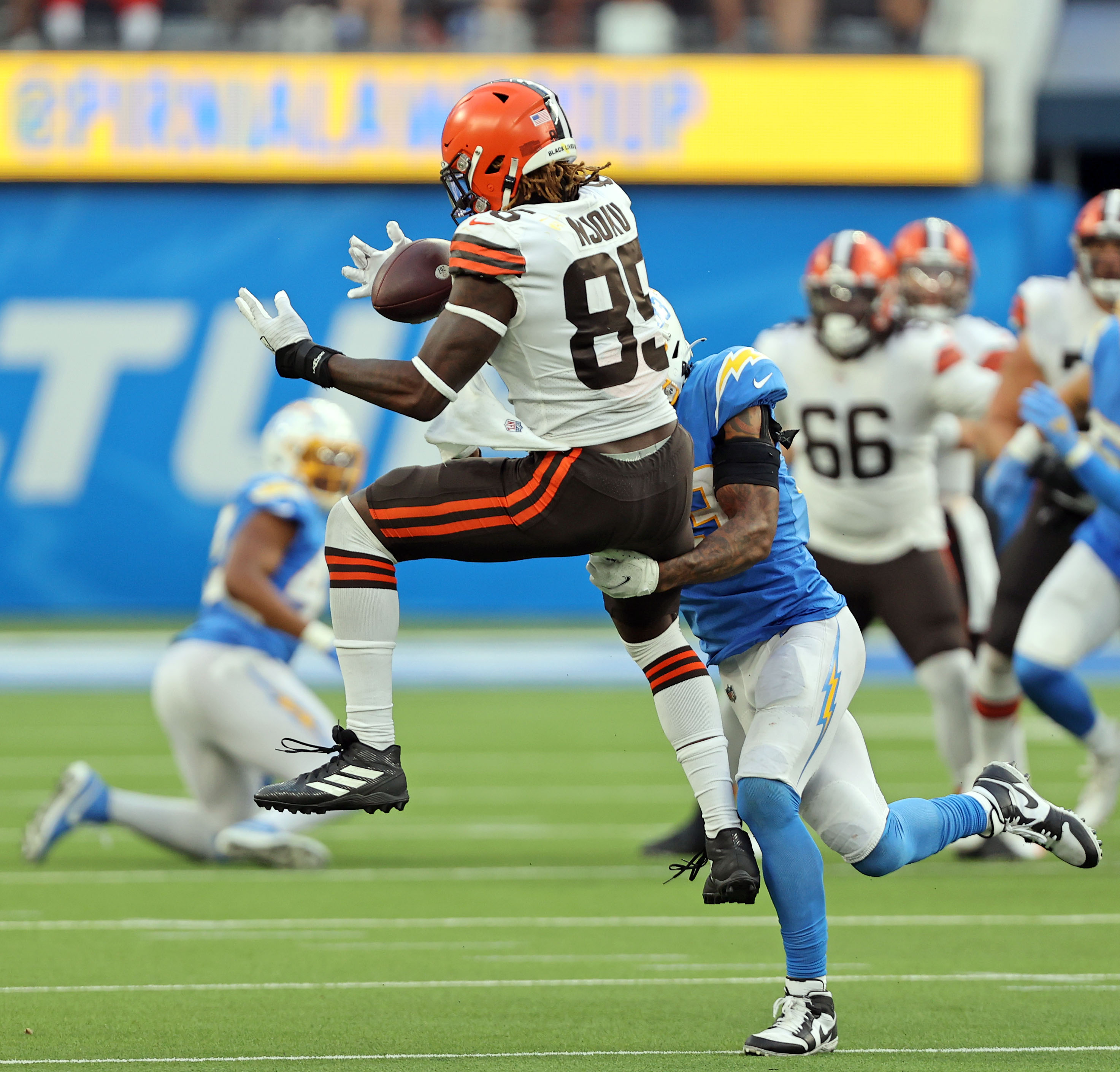 Cleveland Browns David Njoku vs. Los Angeles Chargers, October 10, 2021 