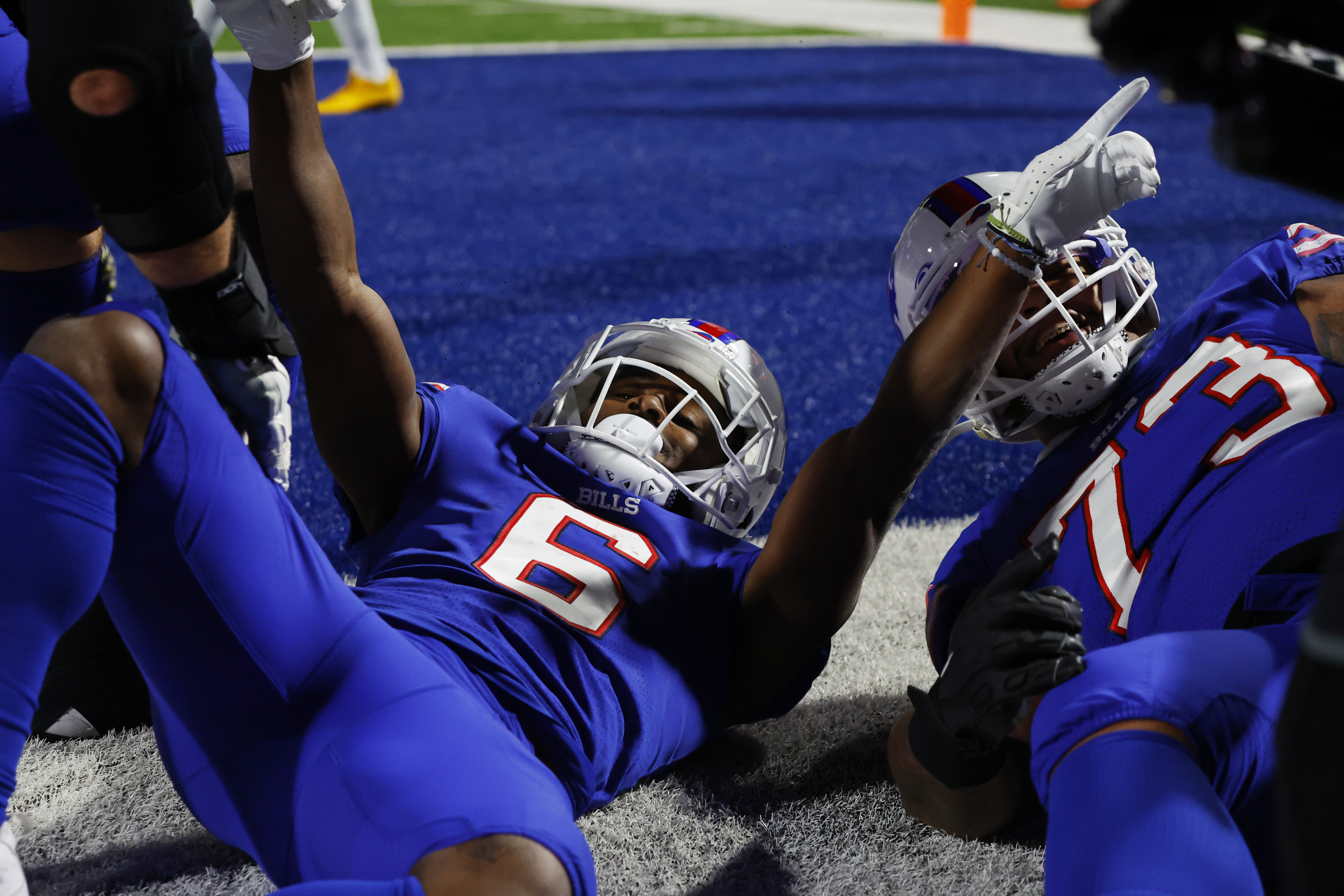 Buffalo Bills wide receiver Isaiah Johnson (6) warms up before