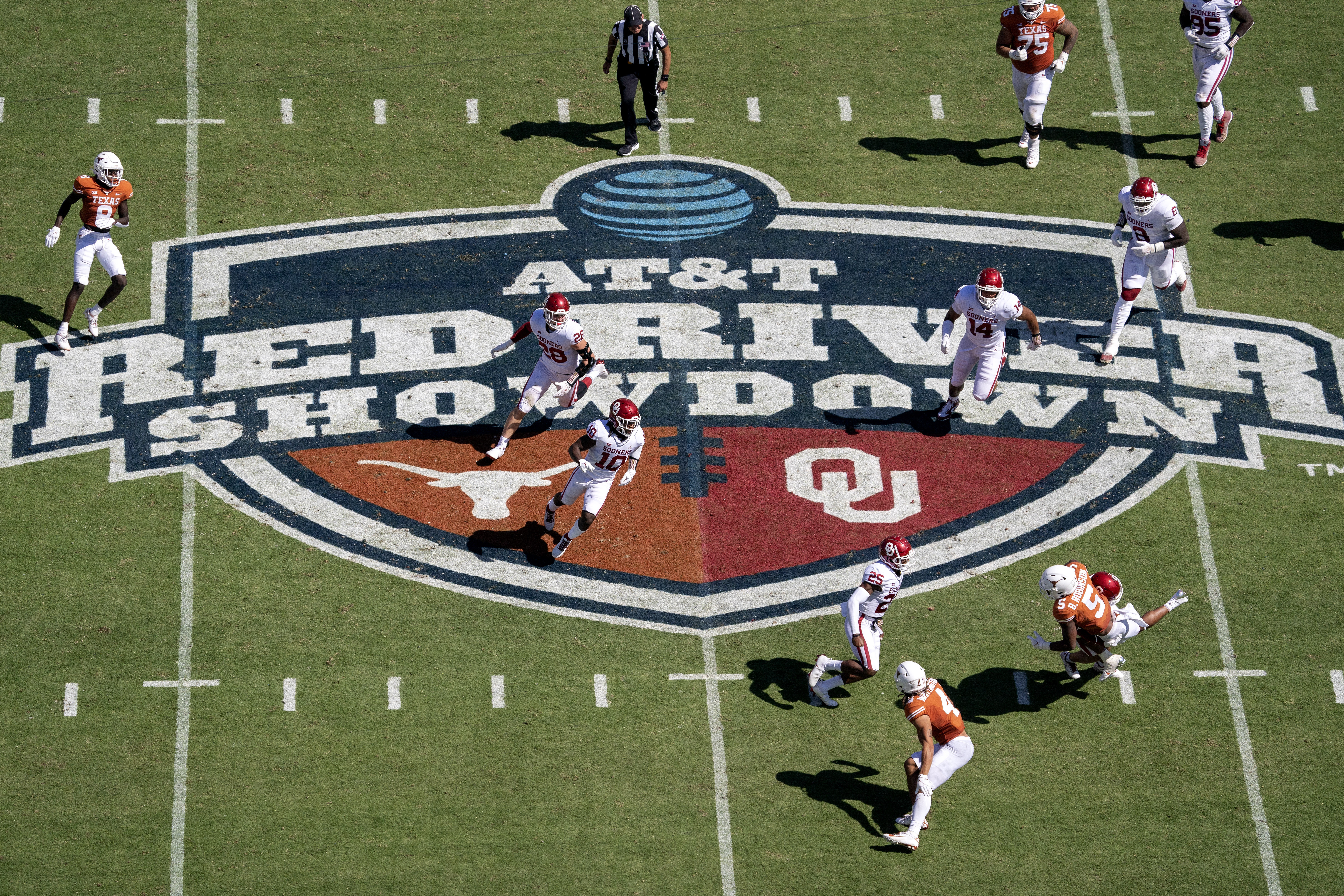 Oklahoma Sooners, Texas Longhorns will leave Big 12 for SEC a year