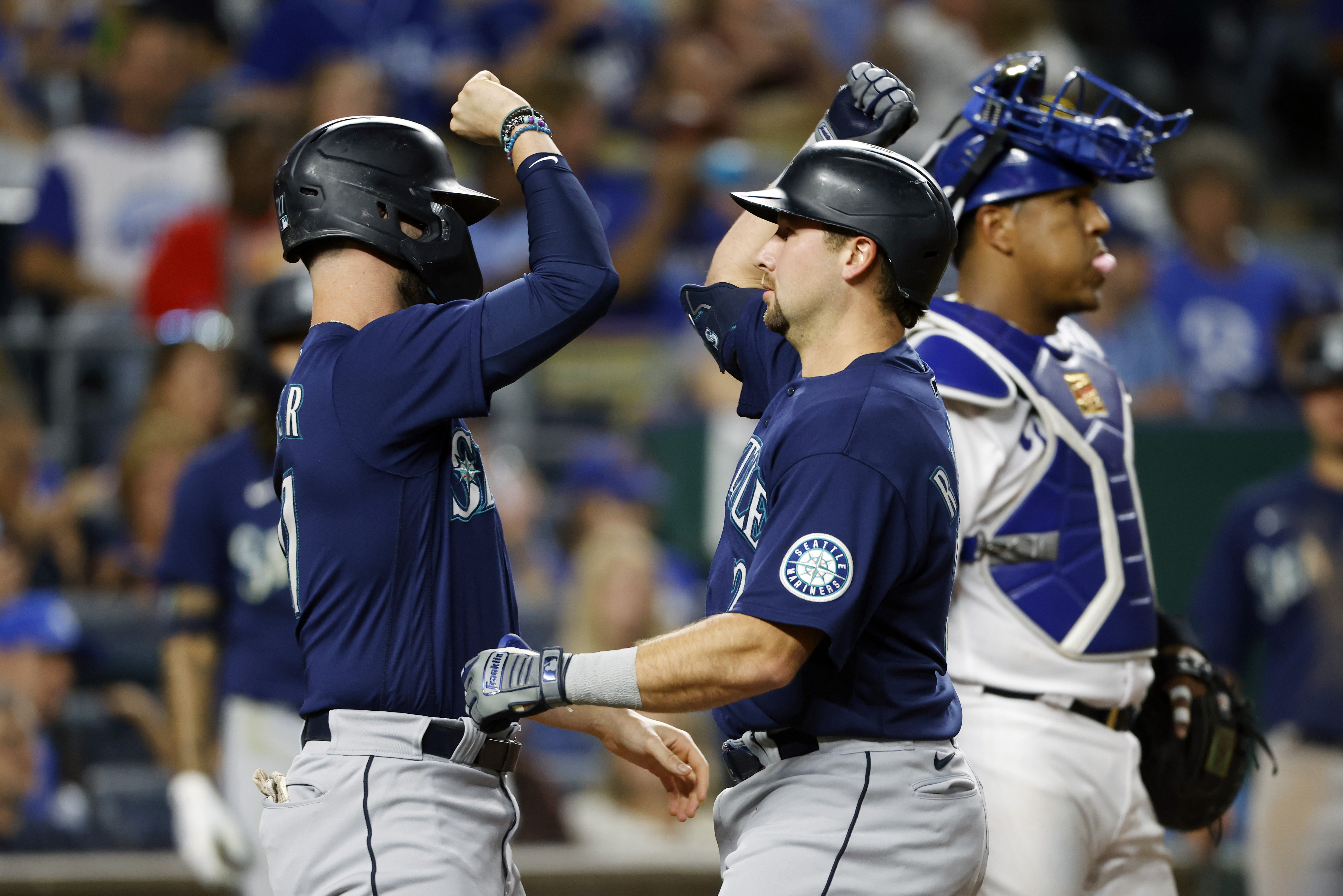 Cal Raleigh's first homer for Mariners at Camden Yards leaves the