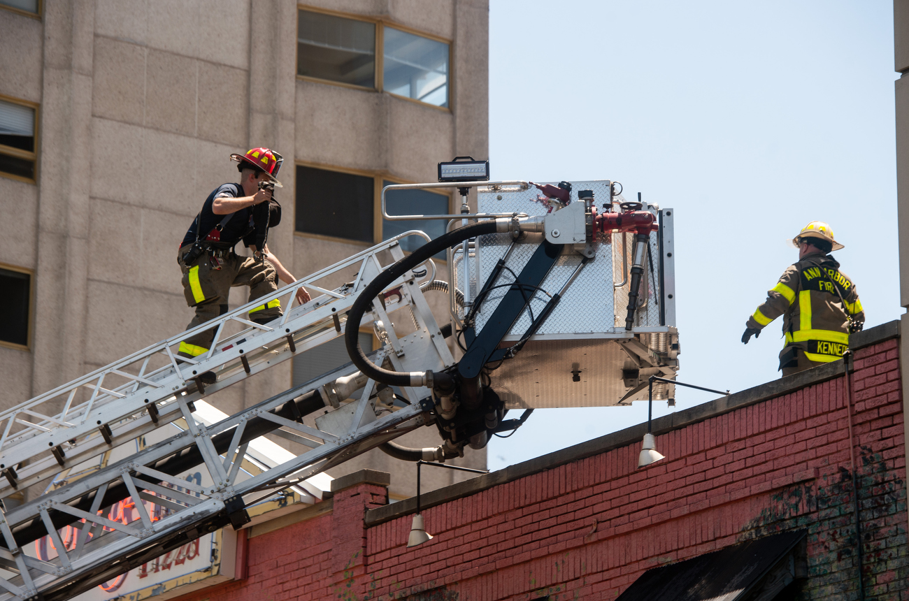 Fire above NeoPapalis Pizza in Ann Arbor leads to evacuation of Z West ...