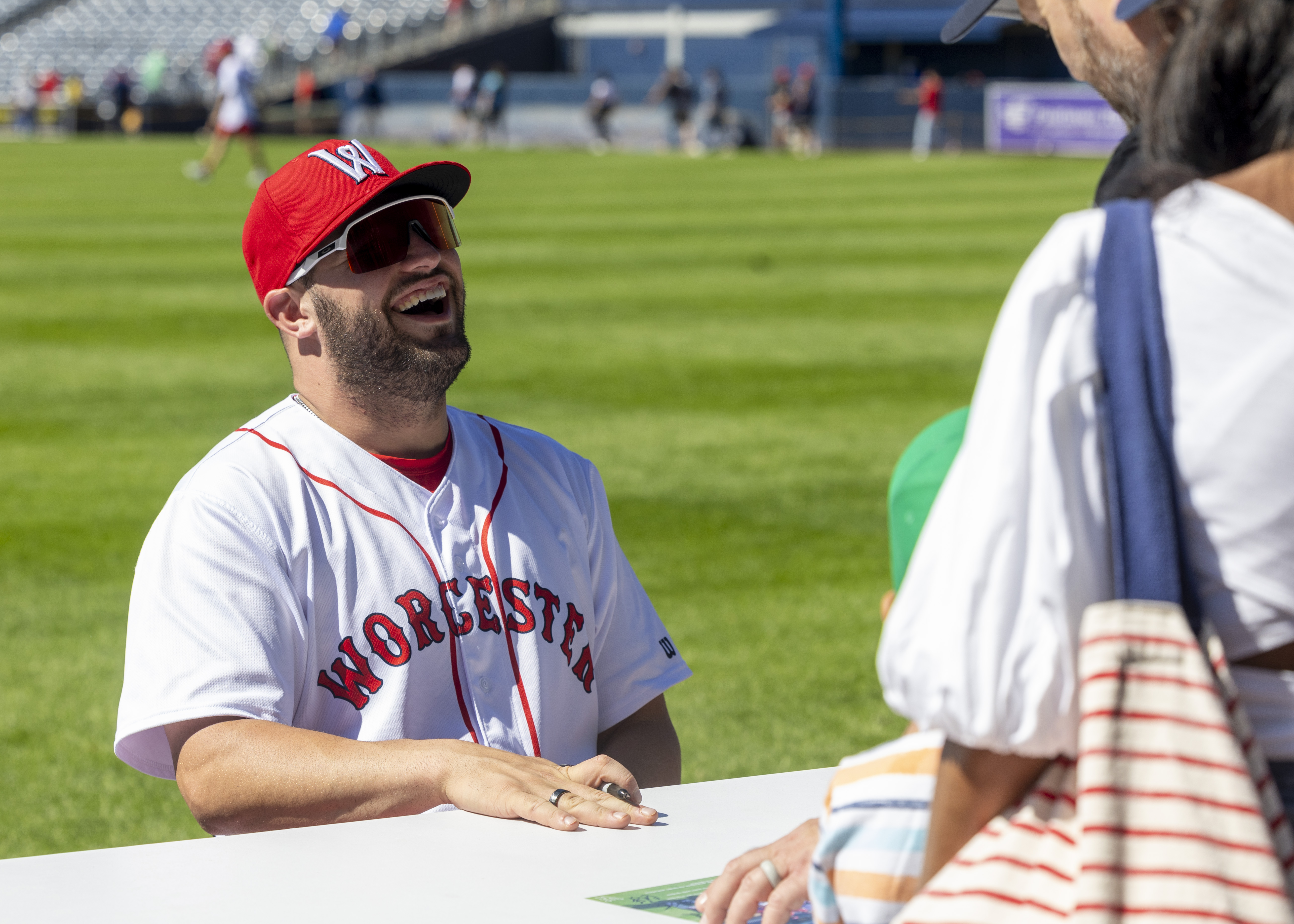 Fans get autographs, photos, balls, and even jerseys during WooSox home  finale (photos) 