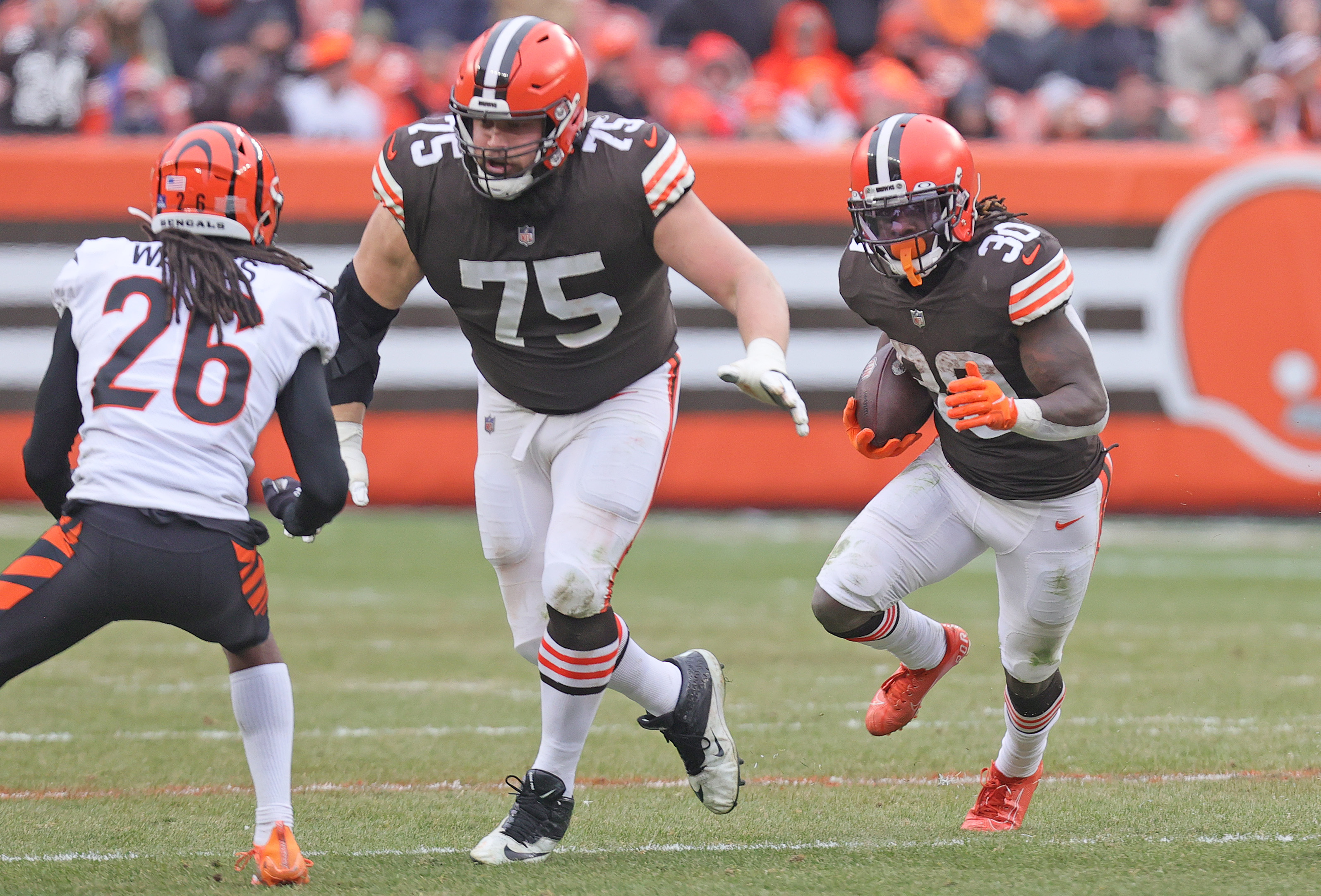 Joel Bitonio ready to get to work with Cleveland Browns' rebuilt offensive  line