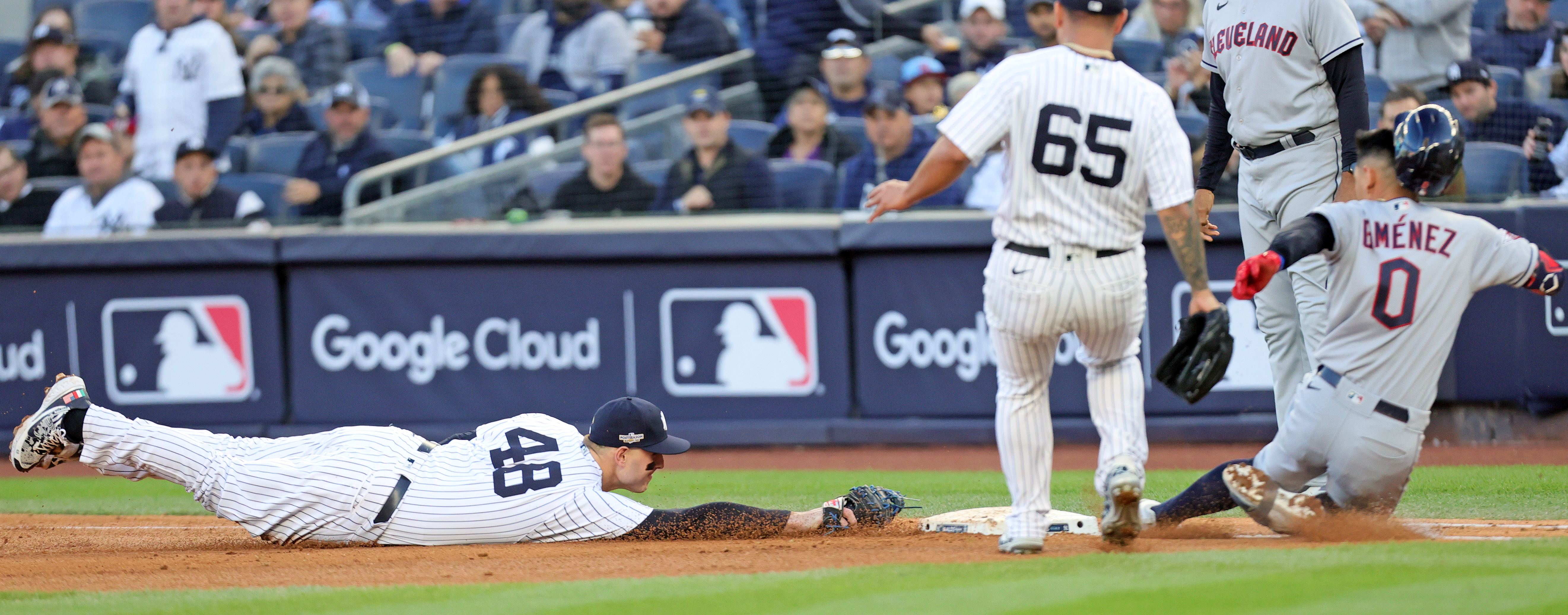 RACE TO THE BAG! Nestor Cortes lays it all on the line, makes diving play  at 1st base! 