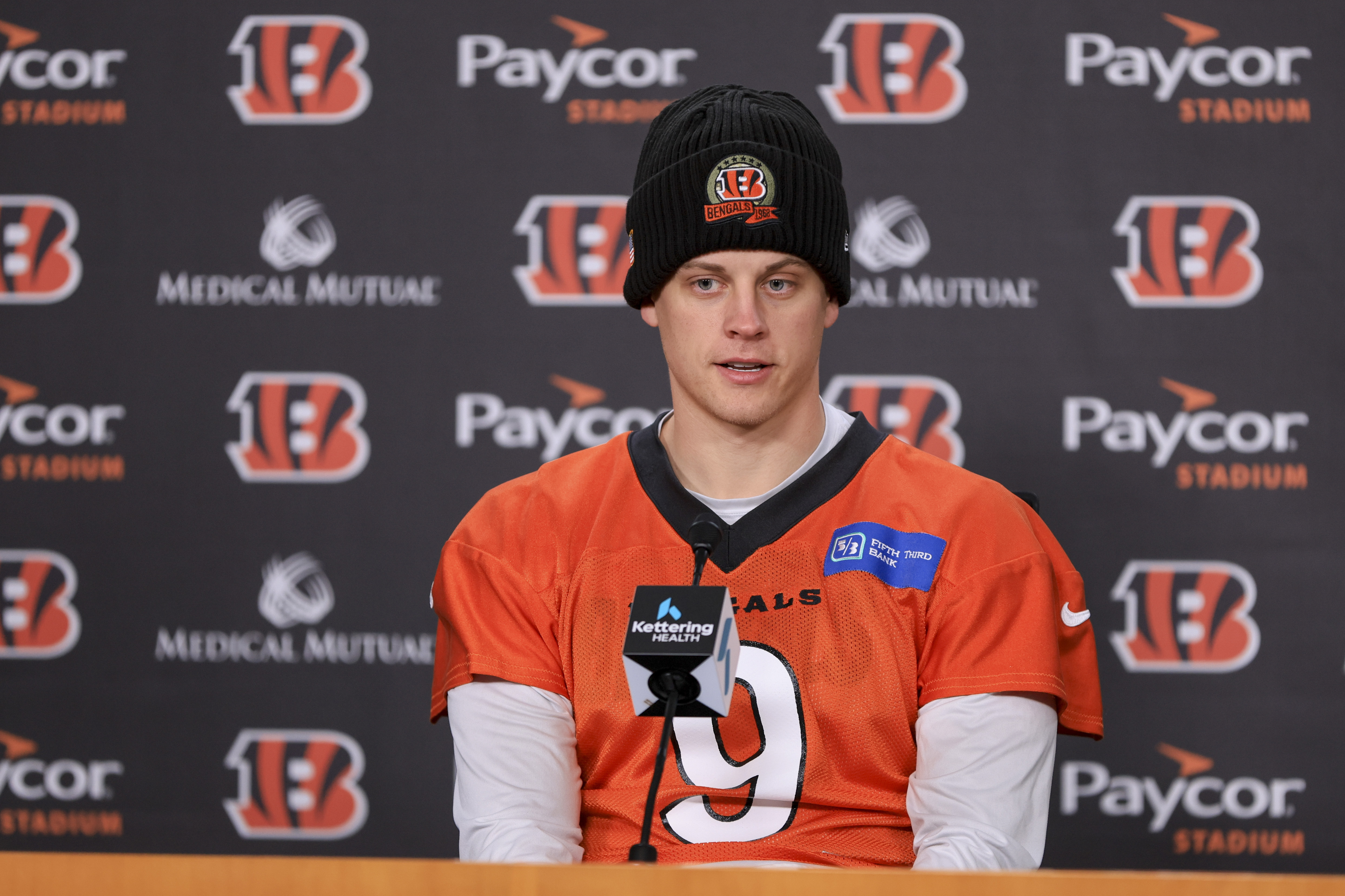 Bengals QB Joe Burrow dons his gameday jersey for the first time