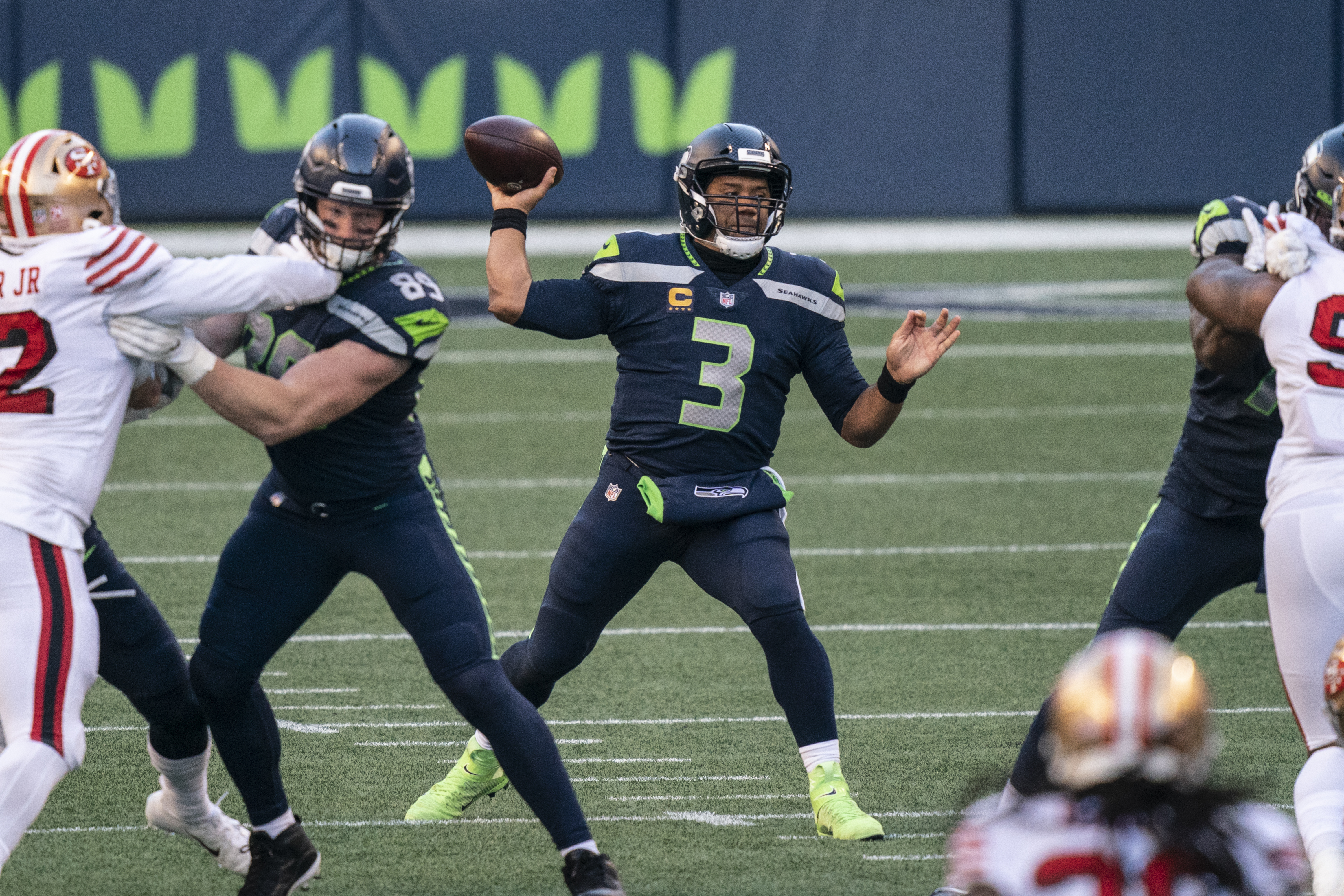 Russell Wilson leads Seahawks to win over 49ers