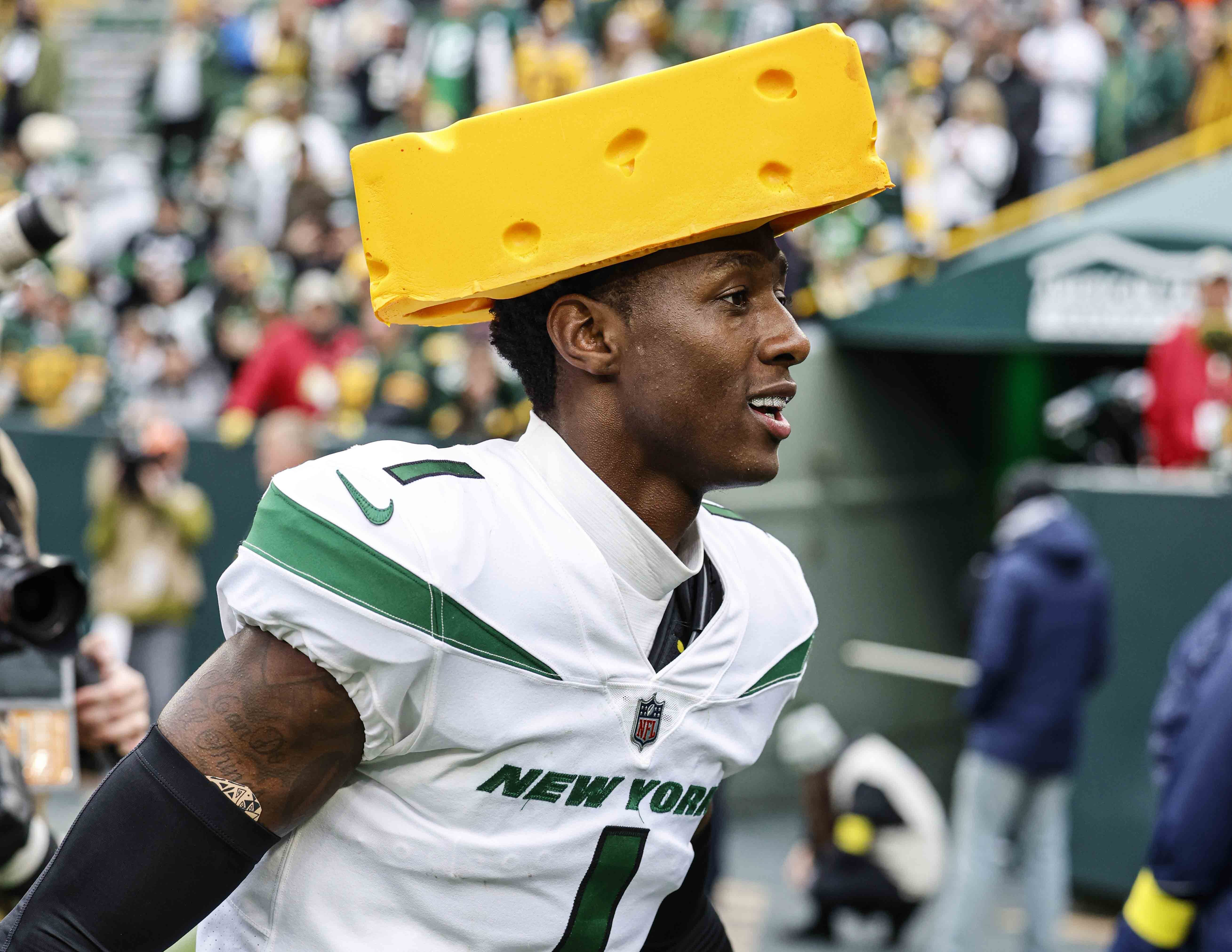 Say cheese: Jets' Sauce Gardner gets special piece of headgear after  beating Packers