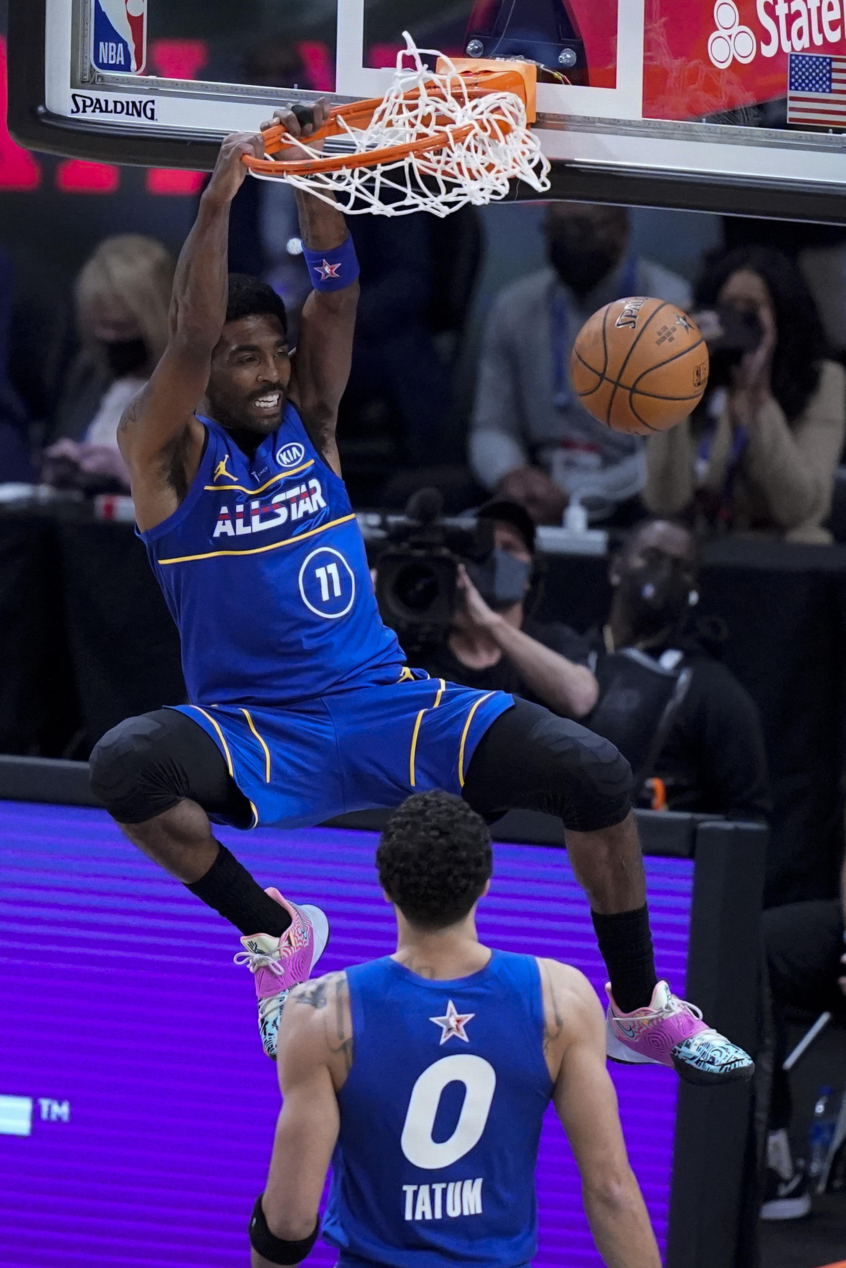 kyrie irving dunk 2021
