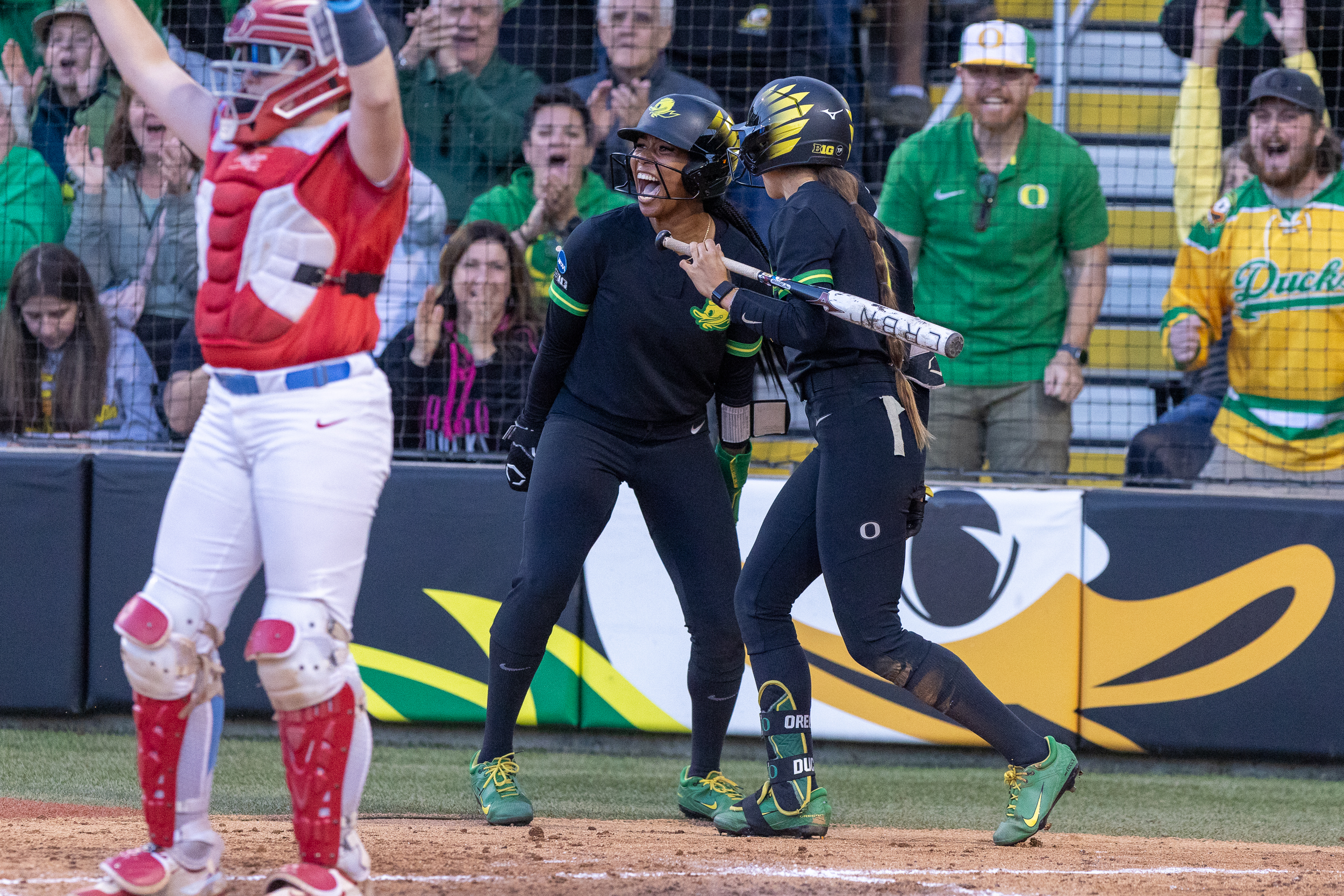 Oregon Ducks softball vs. Liberty — NCAA Super Regionals, Game 1 ...