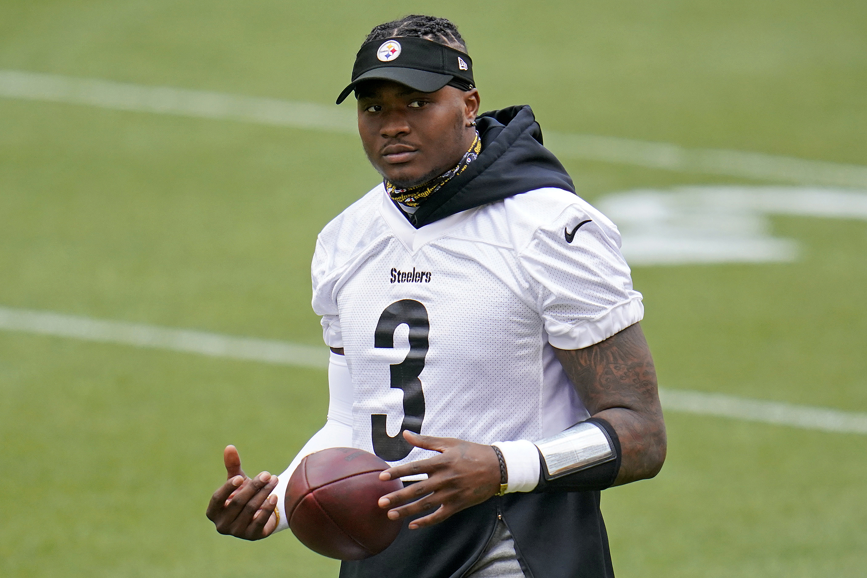 News 12 New Jersey - BREAKING NEWS: Pittsburgh Steelers QB Dwayne