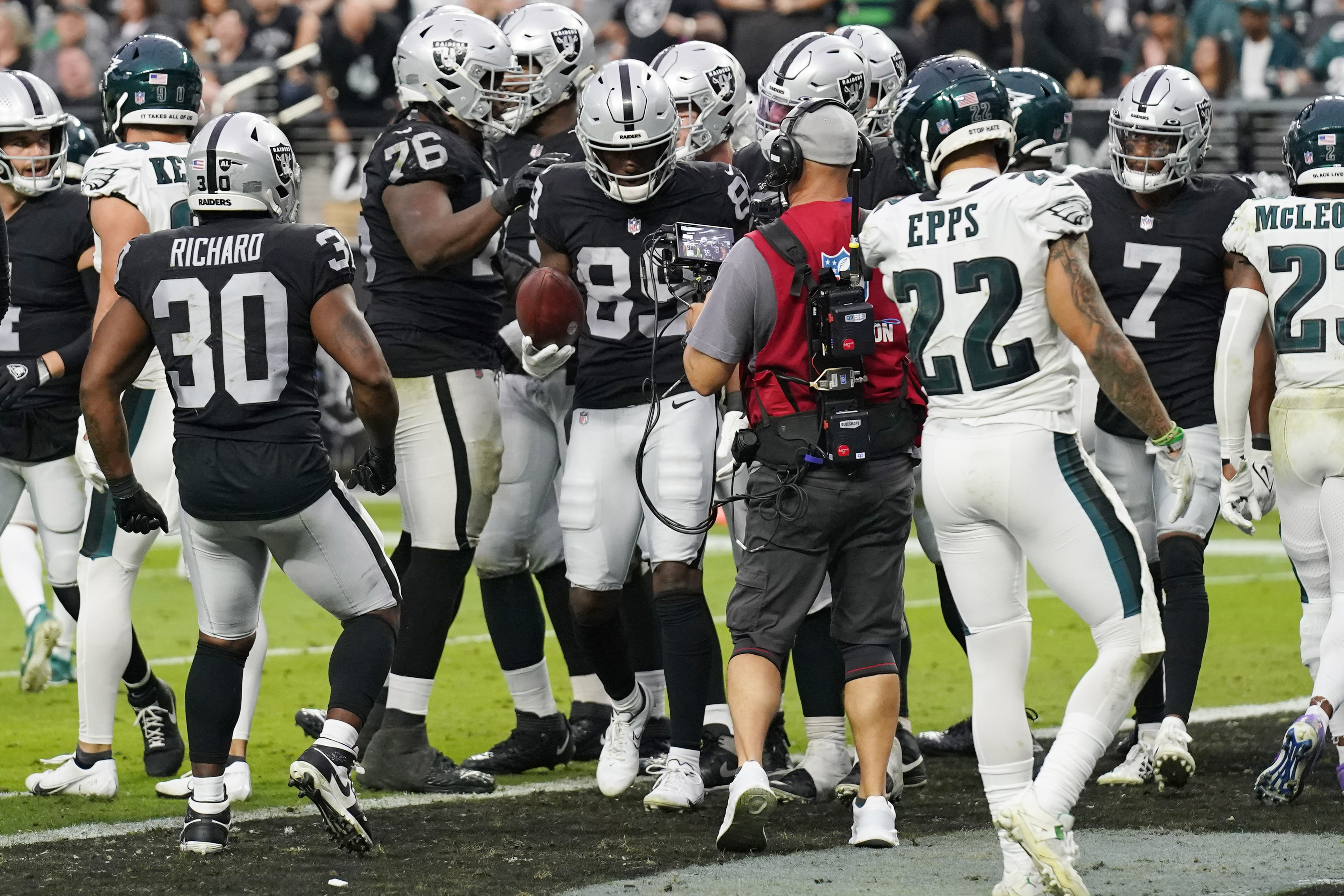 Passive Eagles' defense, Jalen Hurts struggle in 33-22 loss to Raiders