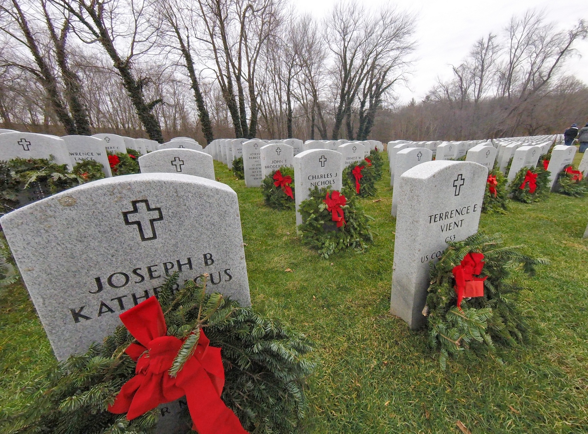 Wreaths Across America at Veterans Memorial Cemetery in Agawam ...