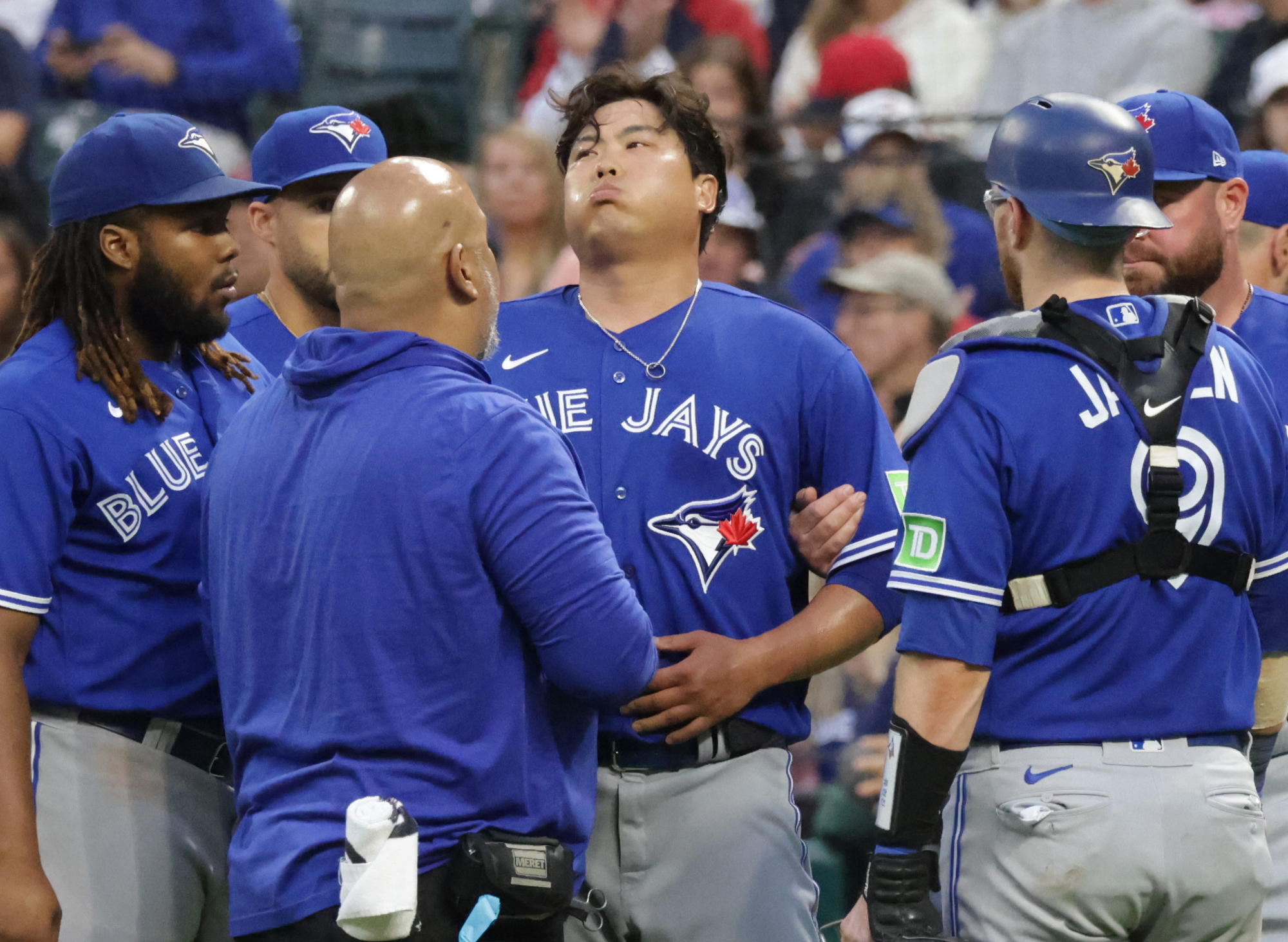 Biggio's homer sends Blue Jays to 3-1 win over Guardians after Ryu exits  with knee injury